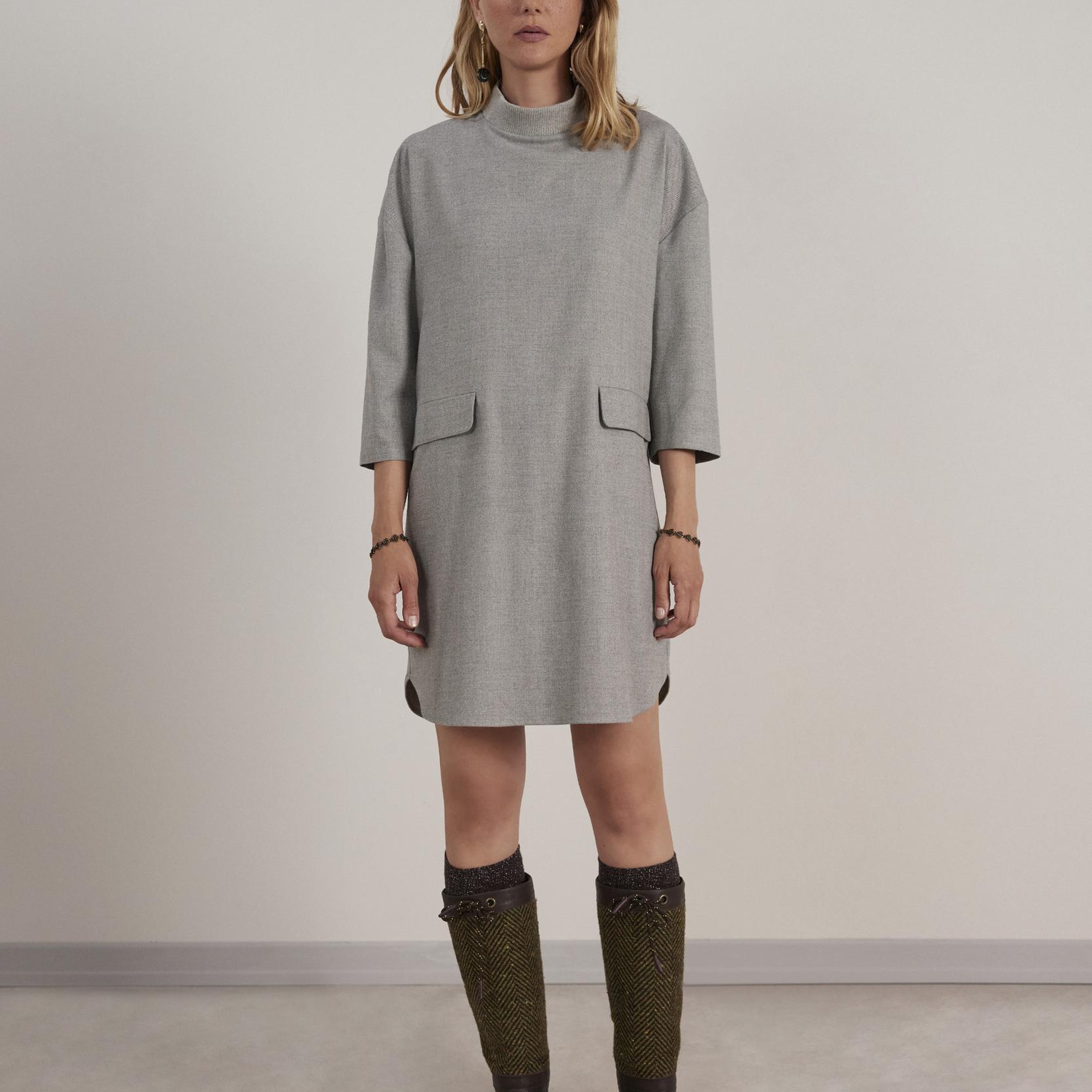 YARGICI Dik Yakalı Elbise