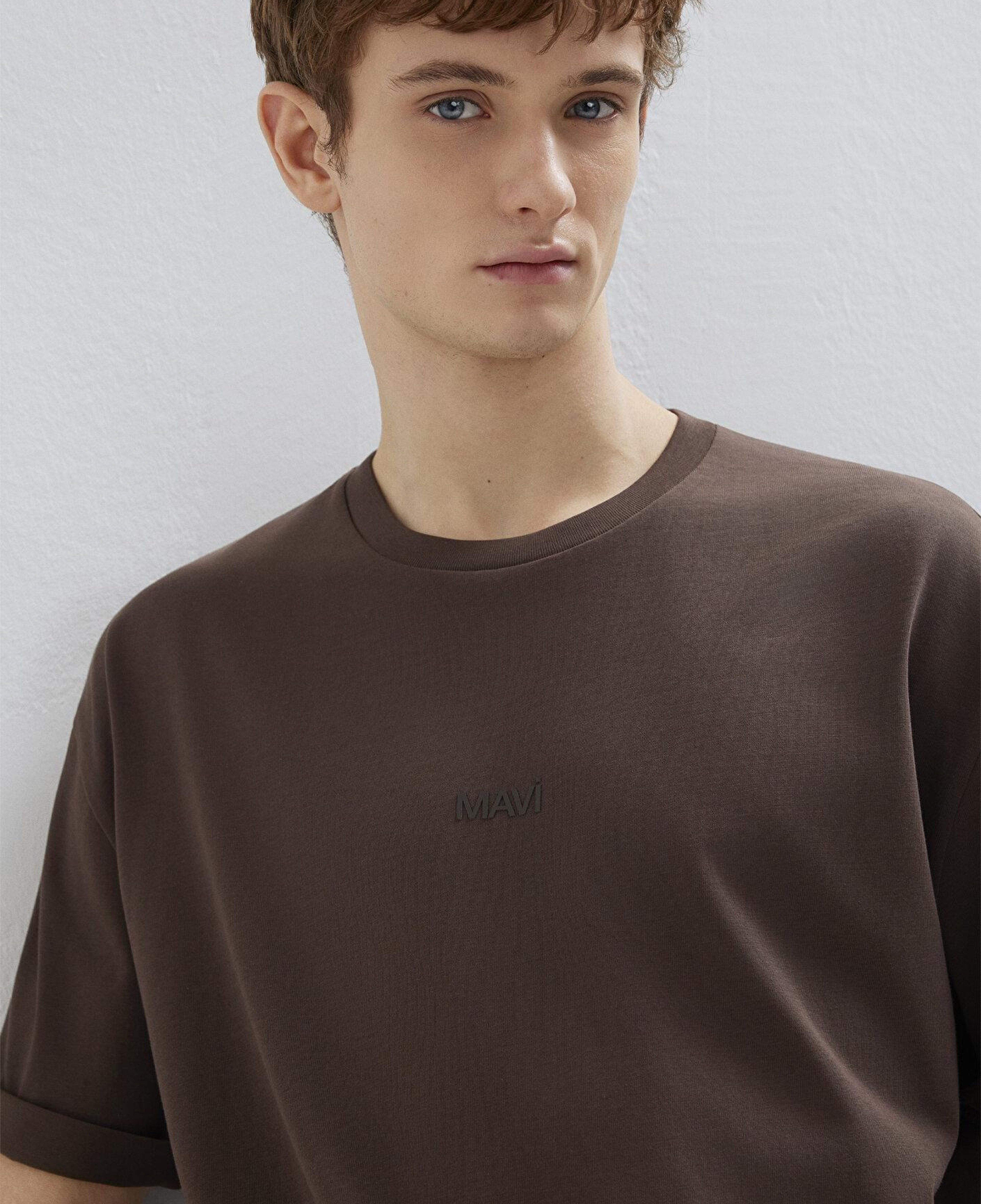 Mavi Mavi Logo Kahverengi Basic Tişört Relaxed Fit / Rahat Kesim 0613093-70251