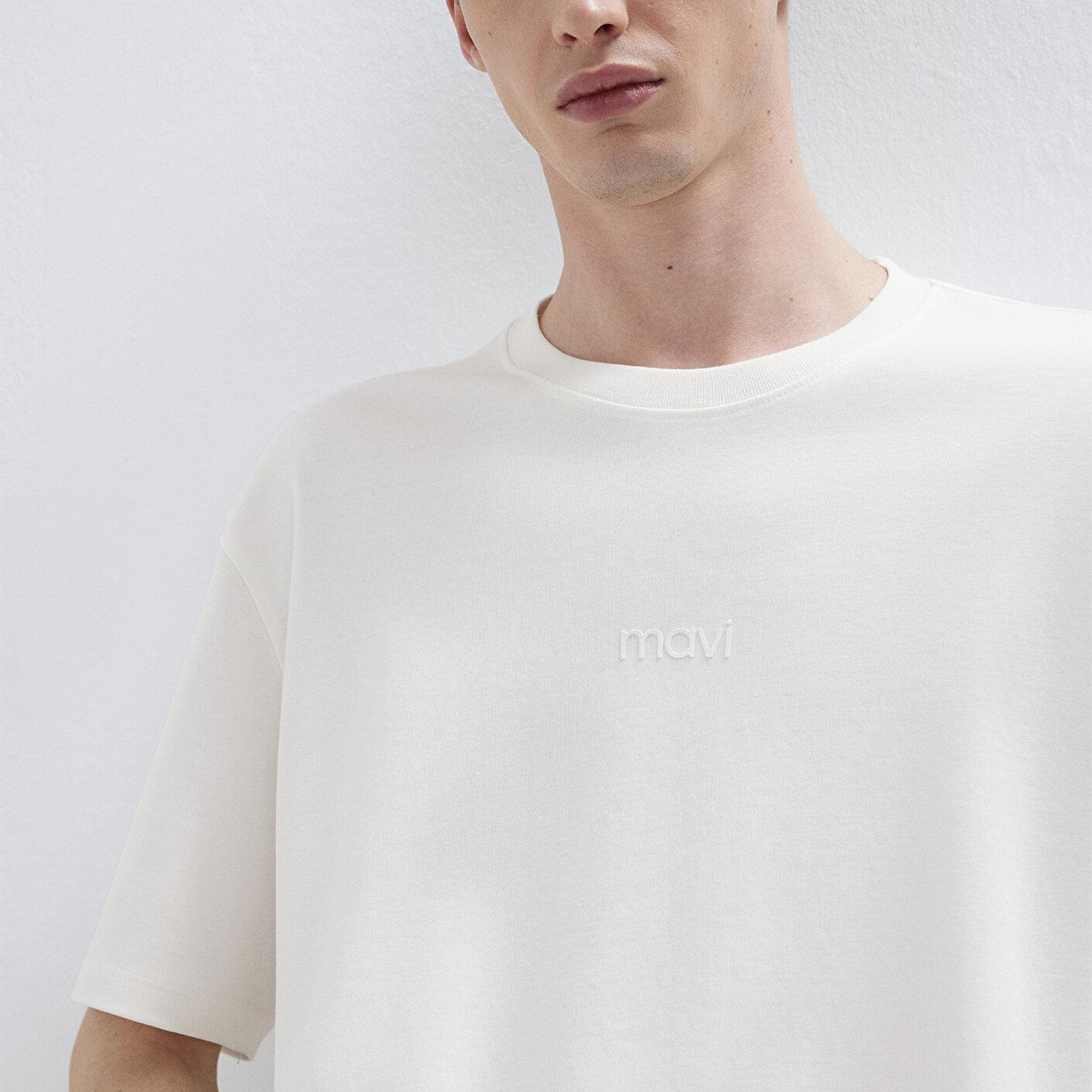 Mavi Mavi Logo Beyaz Basic İnterlok Tişört Loose Fit / Bol Rahat Kesim 0613102-80194