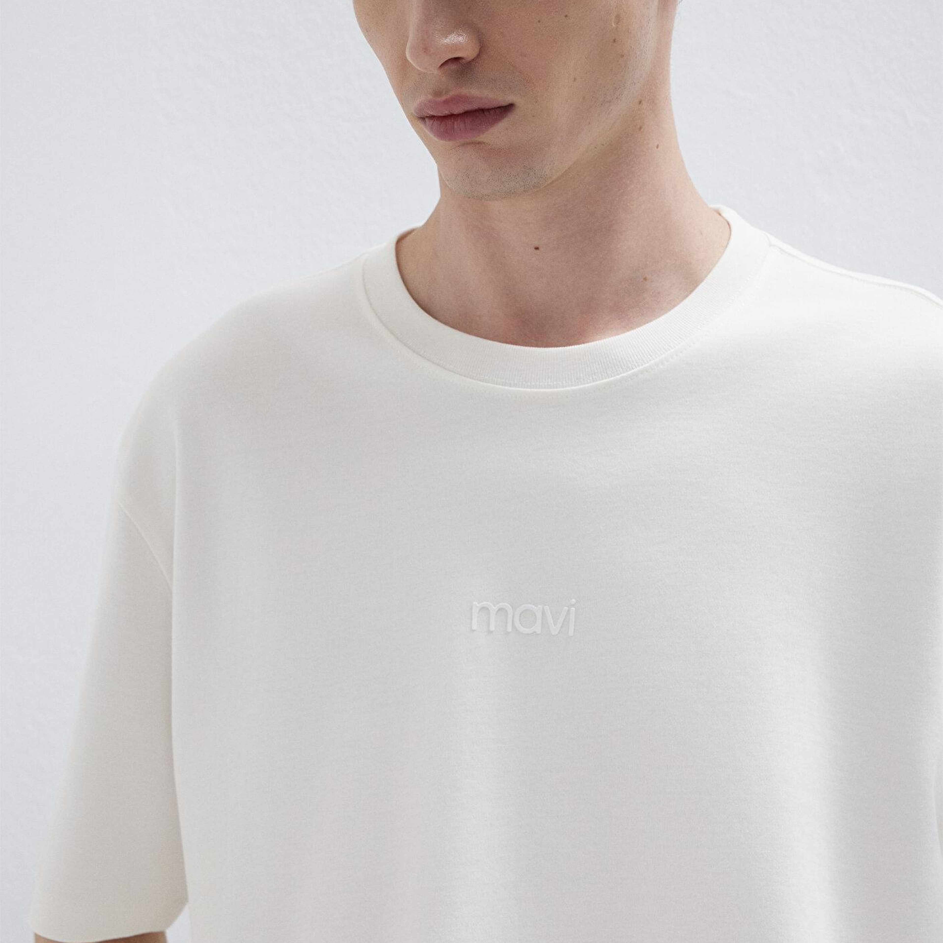Mavi Mavi Logo Beyaz Basic İnterlok Tişört Loose Fit / Bol Rahat Kesim 0613102-80194