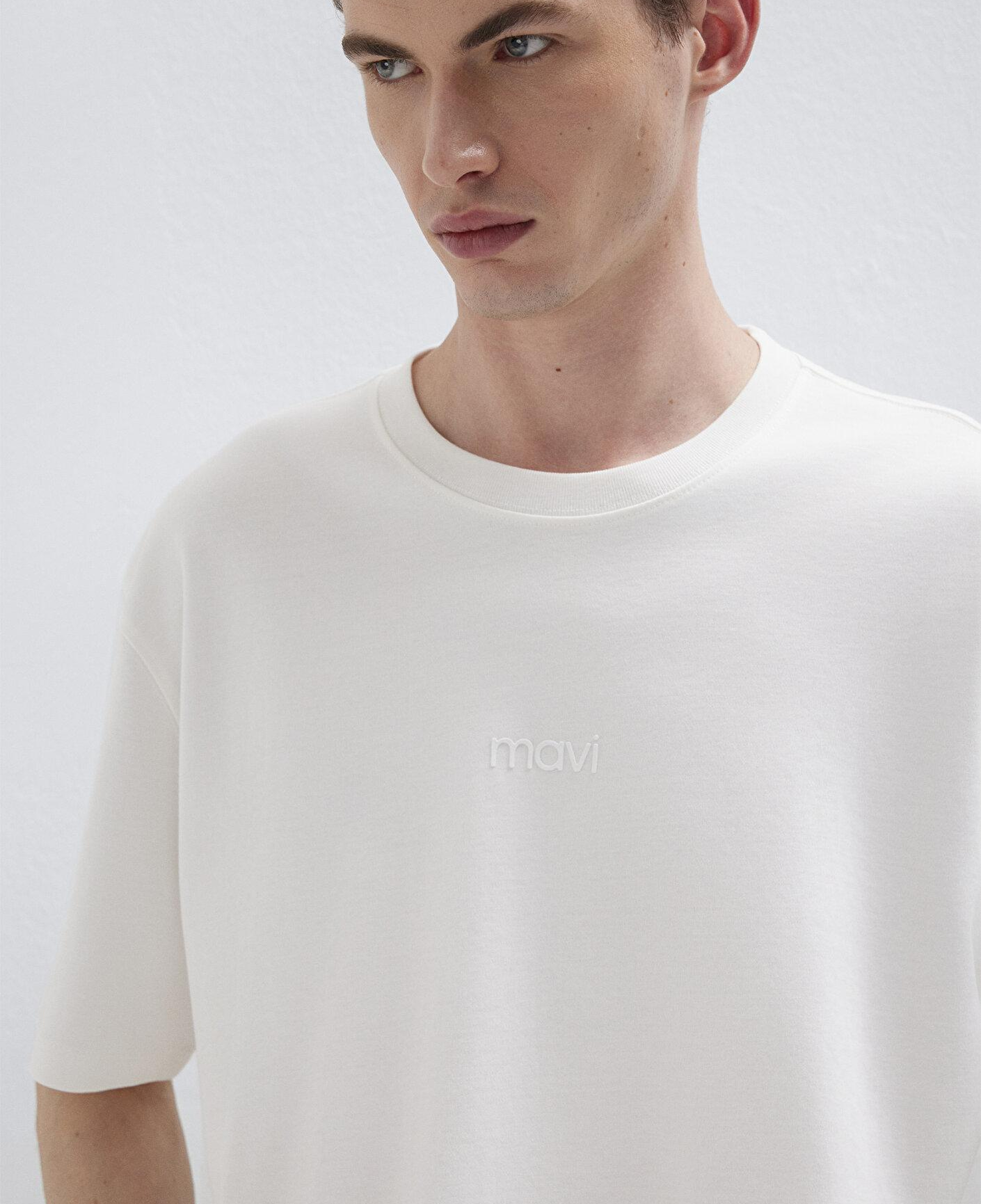 Mavi Mavi Logo Beyaz Basic İnterlok Tişört Loose Fit / Bol Rahat Kesim 0613102-80194