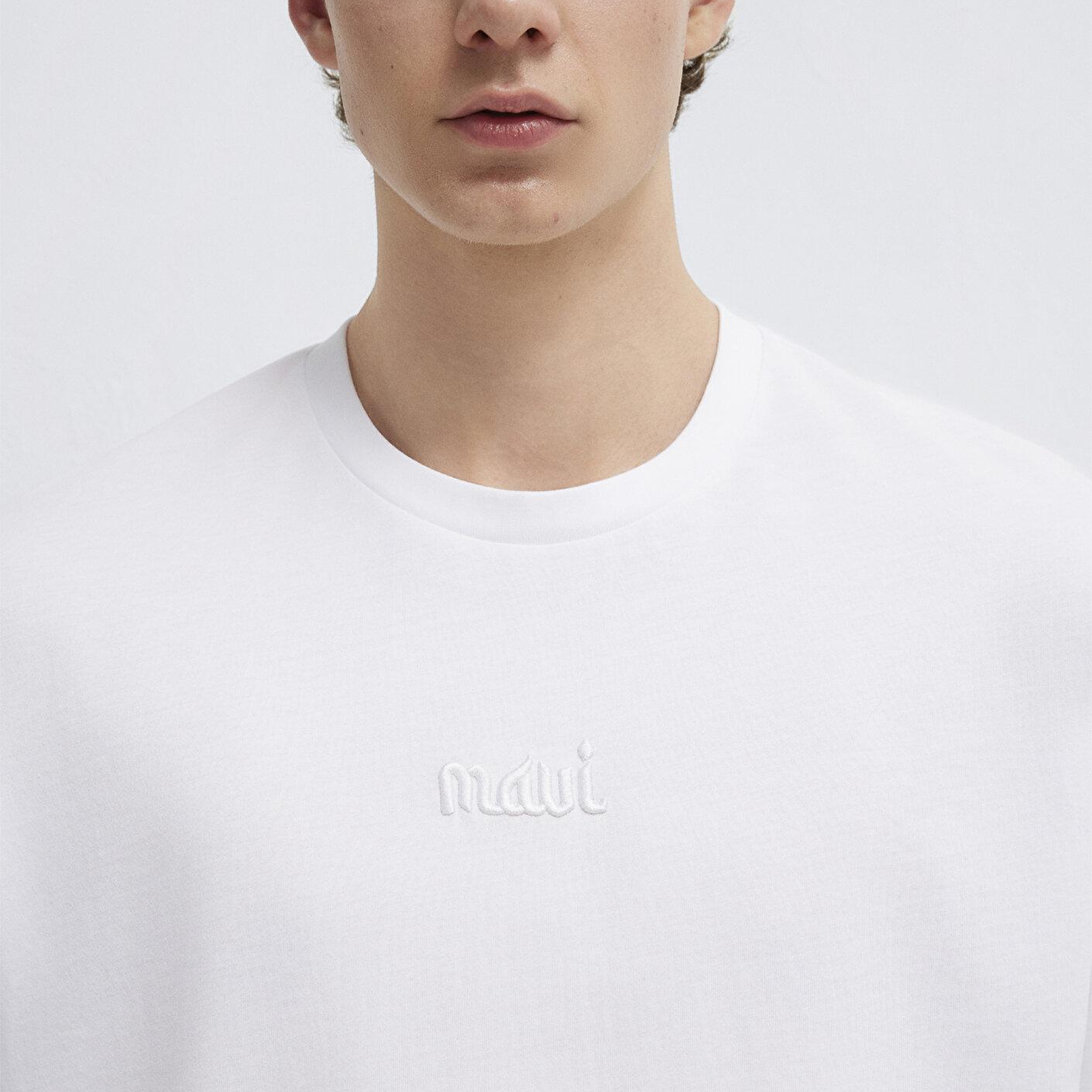 Mavi Mavi Nakışlı Beyaz Basic Tişört Loose Fit / Bol Rahat Kesim 0610100-620