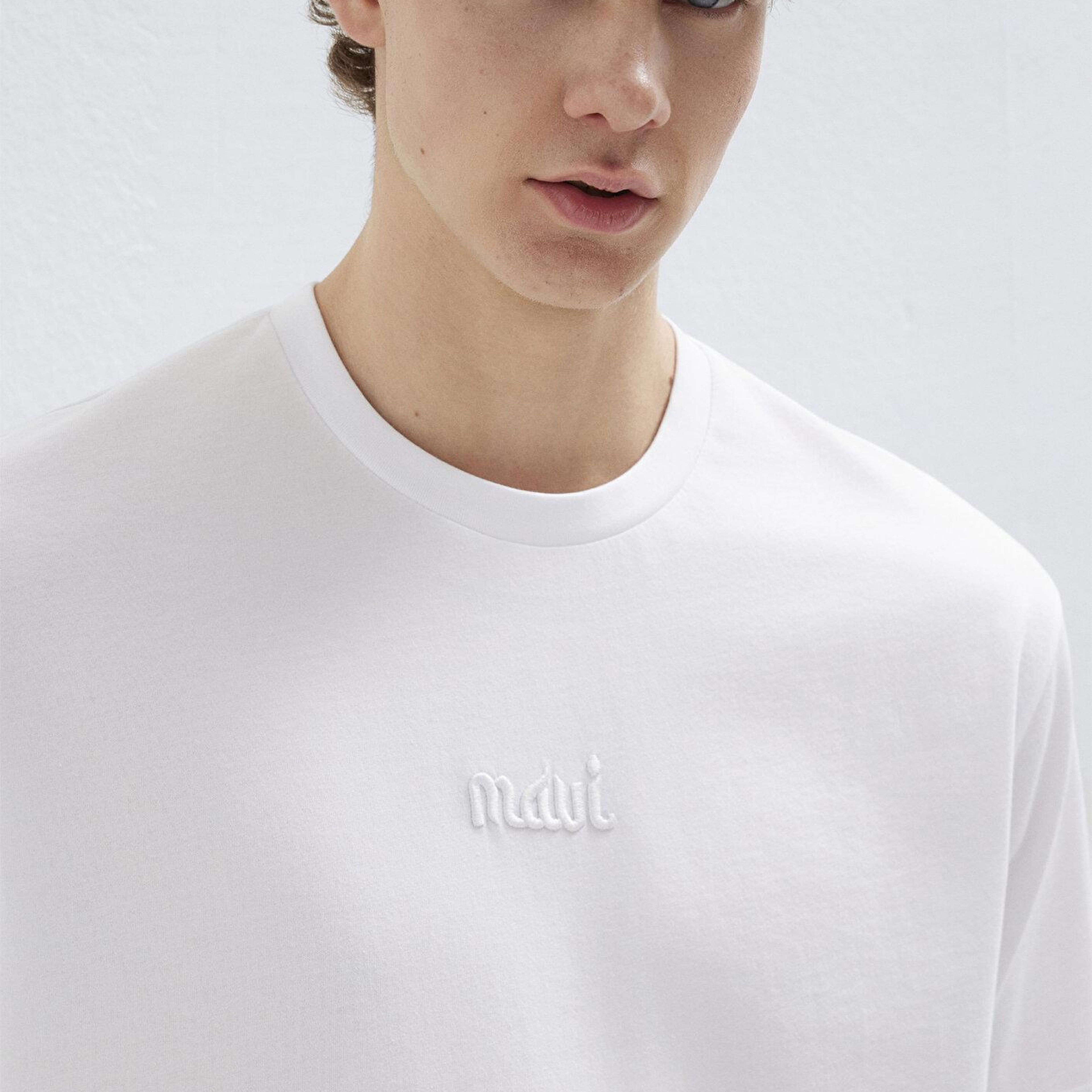 Mavi Mavi Nakışlı Beyaz Basic Tişört Loose Fit / Bol Rahat Kesim 0610100-620