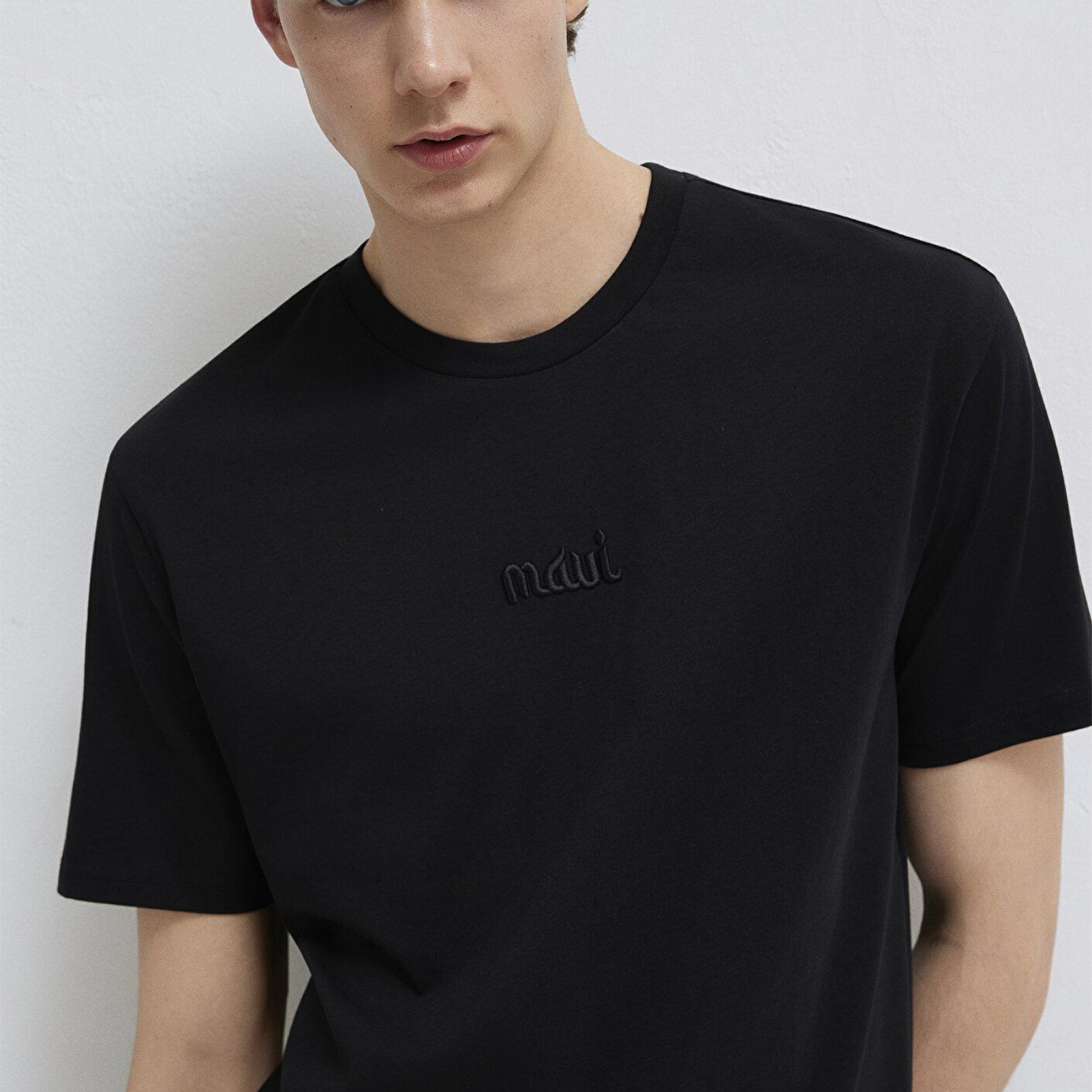 Mavi Mavi Nakışlı Siyah Basic Tişört Loose Fit / Bol Rahat Kesim 0610100-900