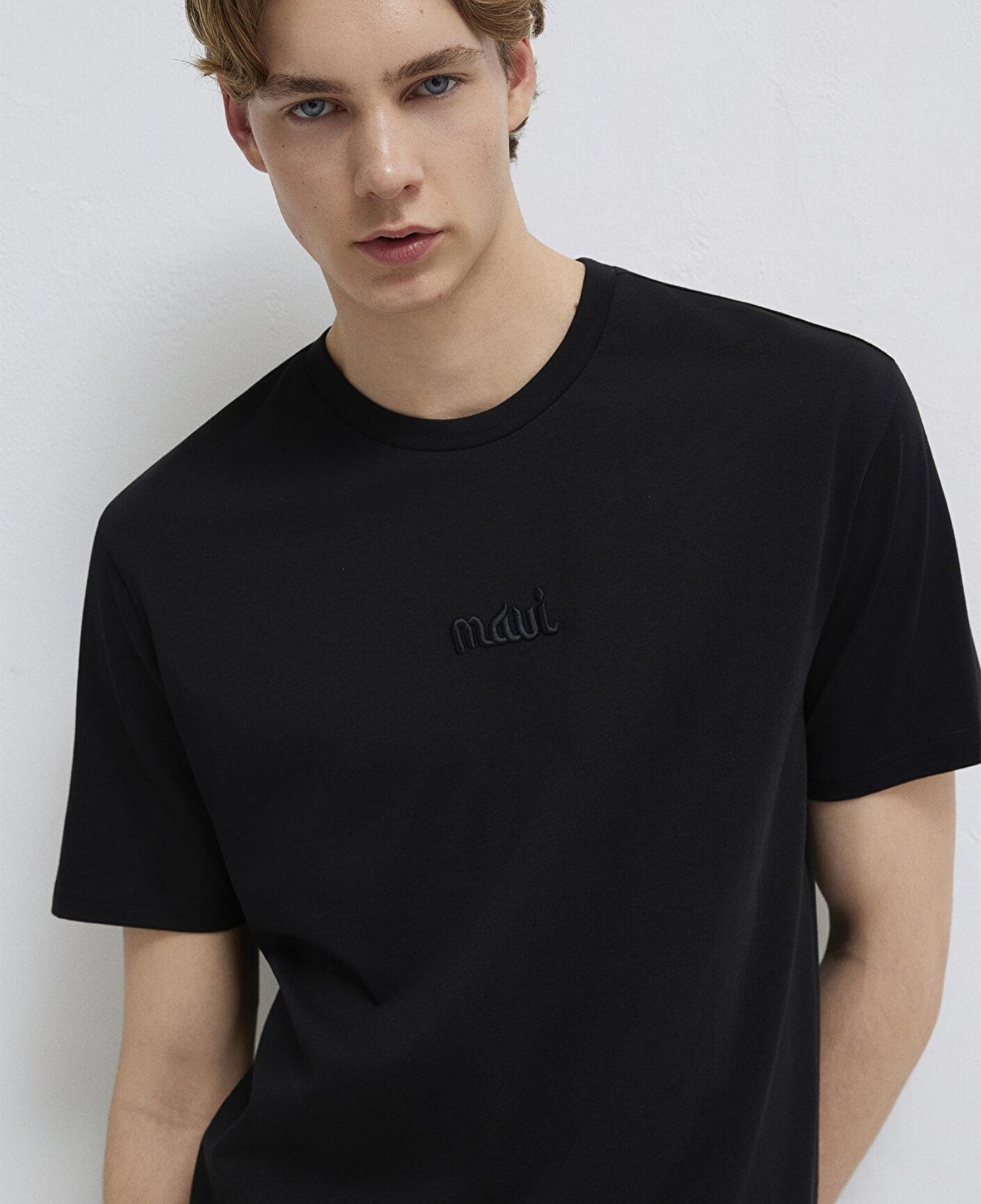 Mavi Mavi Nakışlı Siyah Basic Tişört Loose Fit / Bol Rahat Kesim 0610100-900