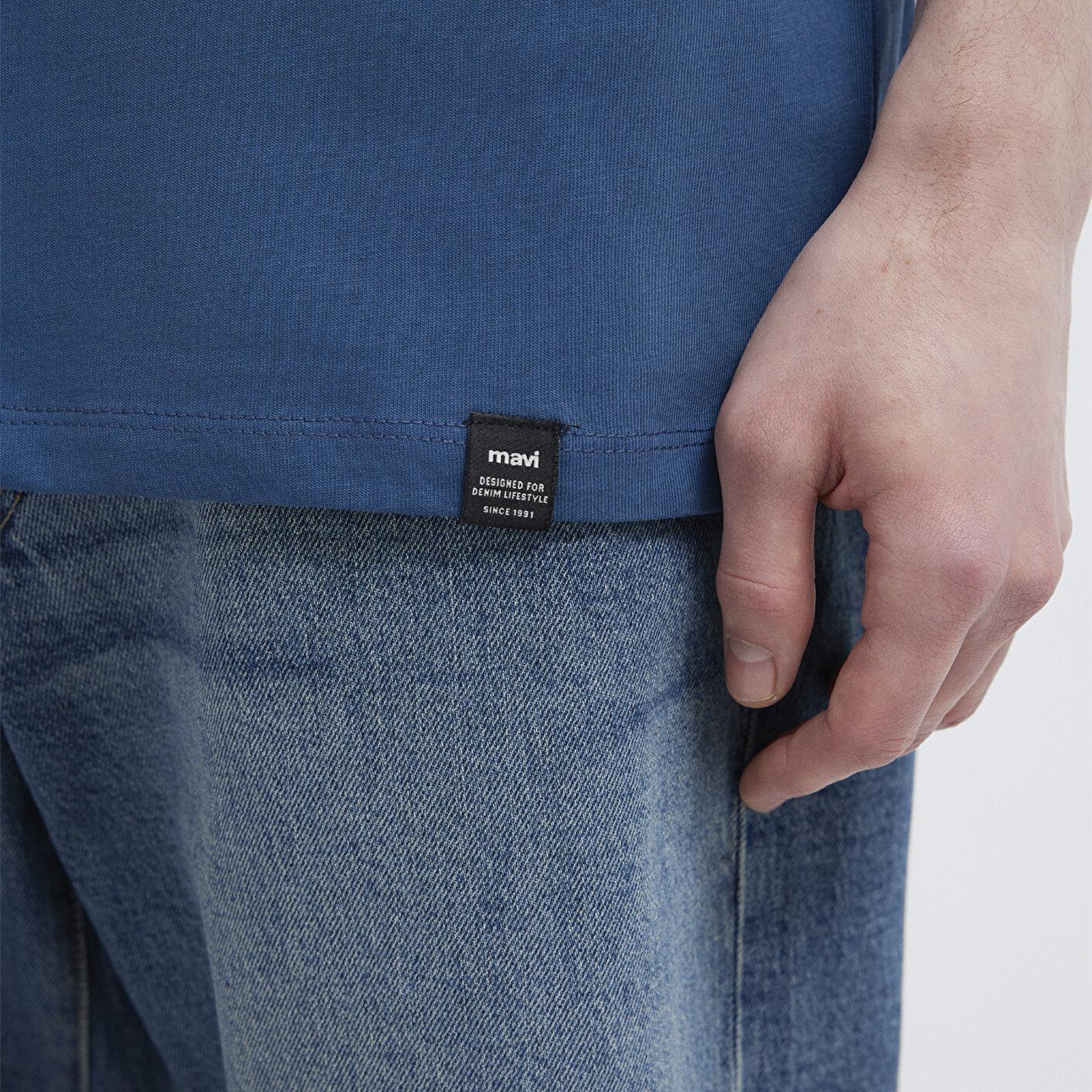 Mavi Etiket Detaylı Mavi Basic Tişört Loose Fit / Bol Rahat Kesim 0611824-90609