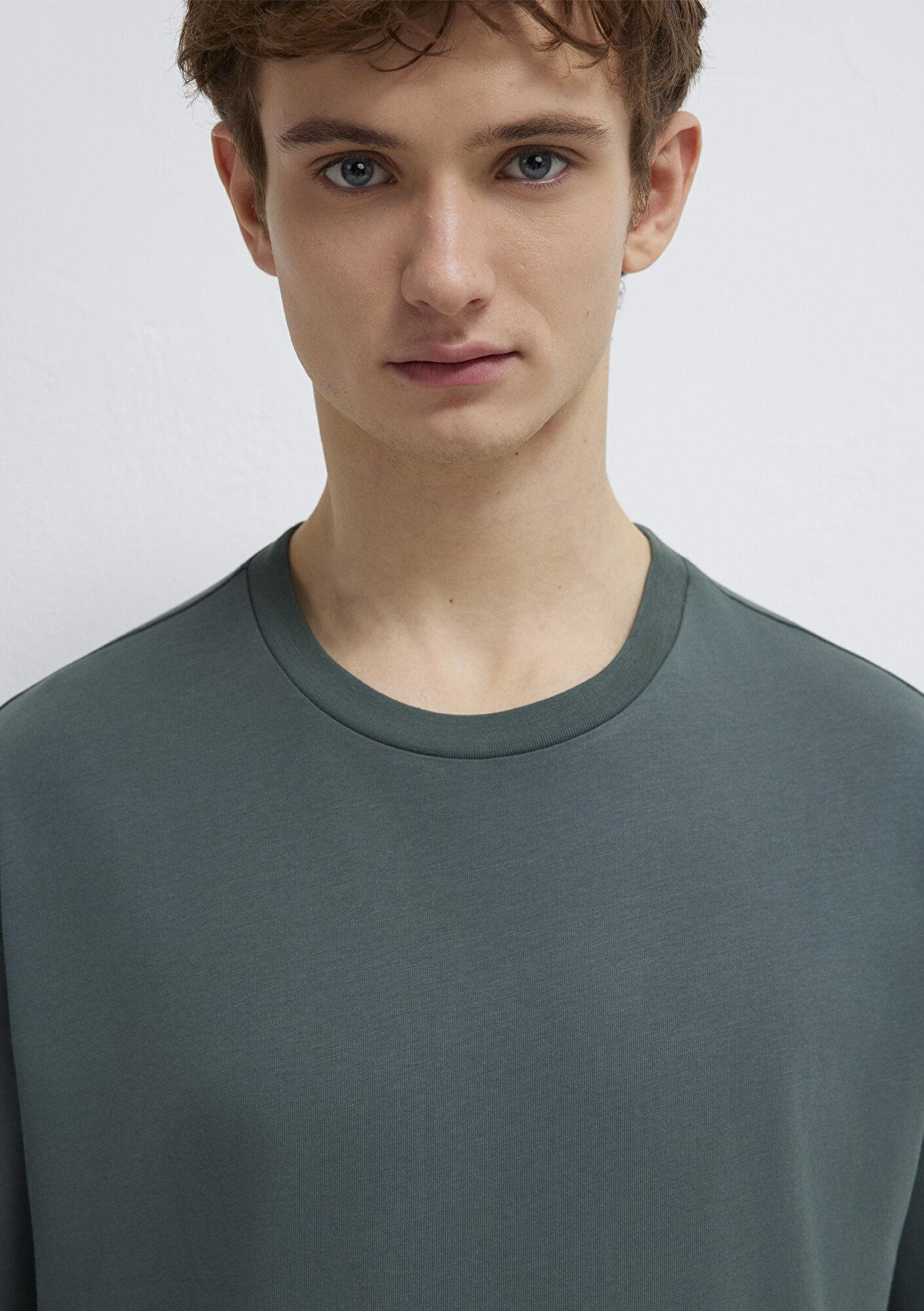 Mavi Etiket Detaylı Yeşil Basic Tişört Loose Fit / Bol Rahat Kesim 0611824-71598