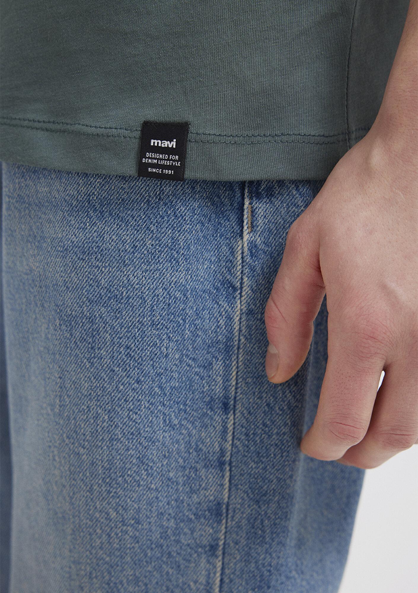 Mavi Etiket Detaylı Yeşil Basic Tişört Loose Fit / Bol Rahat Kesim 0611824-71598