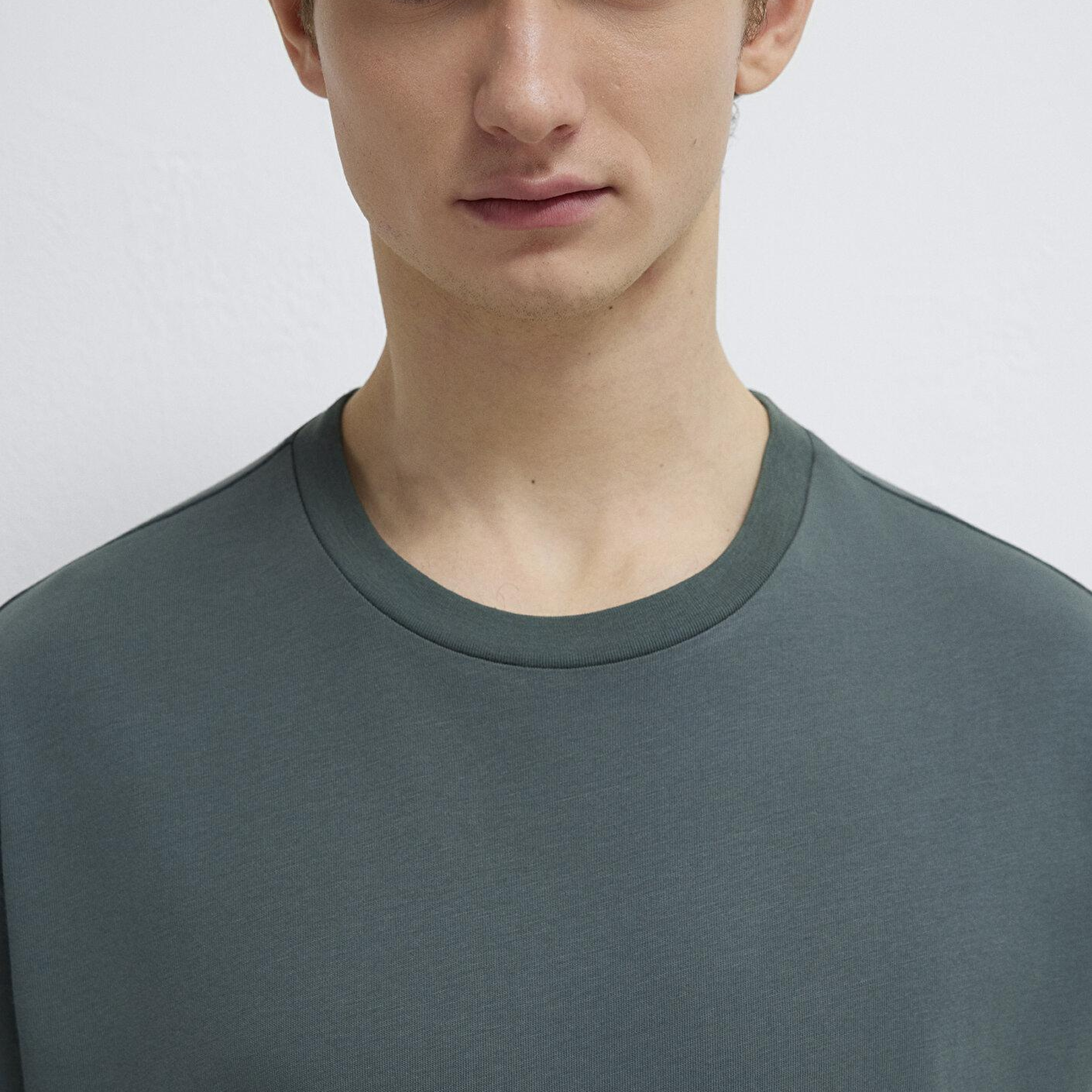 Mavi Etiket Detaylı Yeşil Basic Tişört Loose Fit / Bol Rahat Kesim 0611824-71598