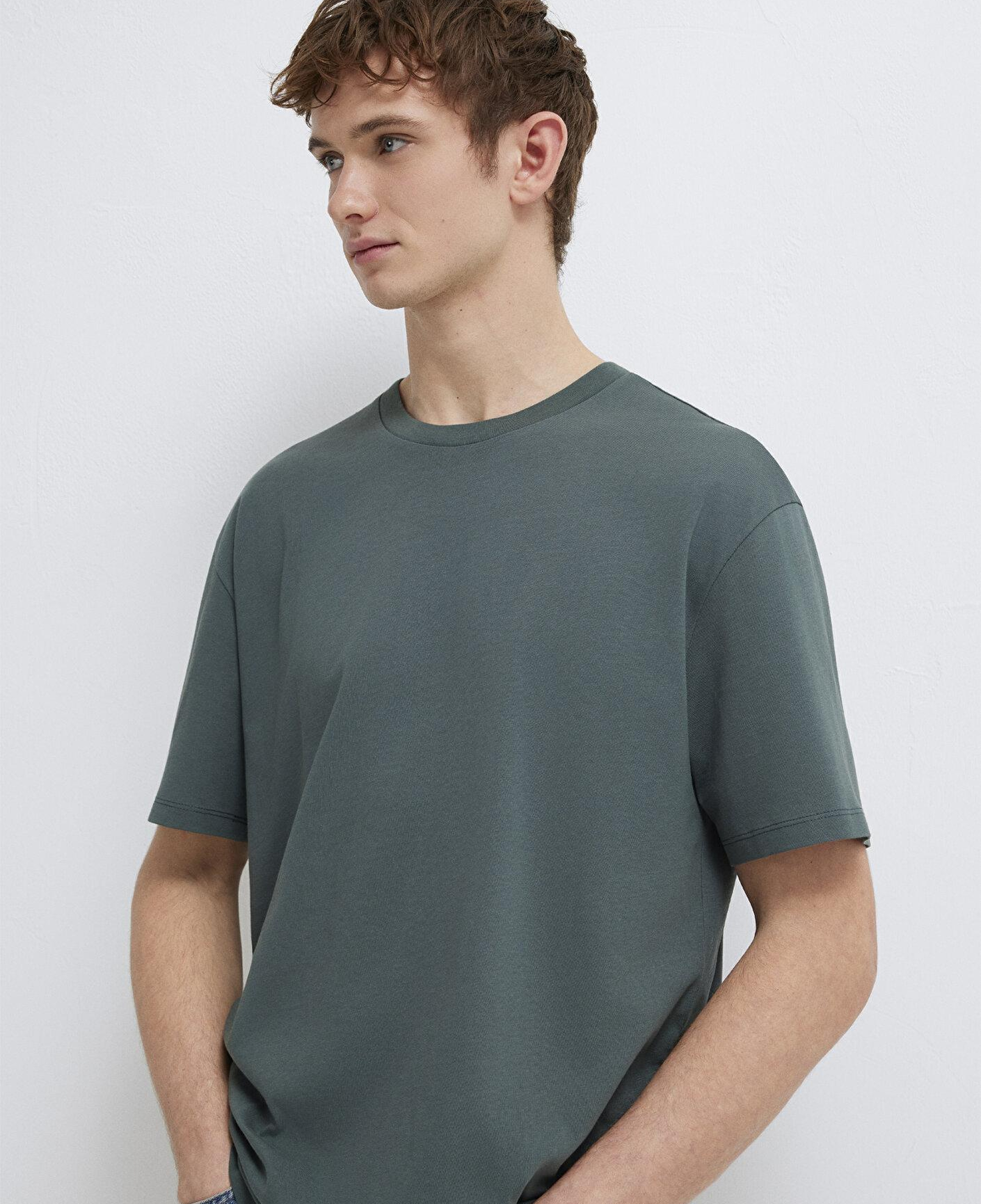 Mavi Etiket Detaylı Yeşil Basic Tişört Loose Fit / Bol Rahat Kesim 0611824-71598
