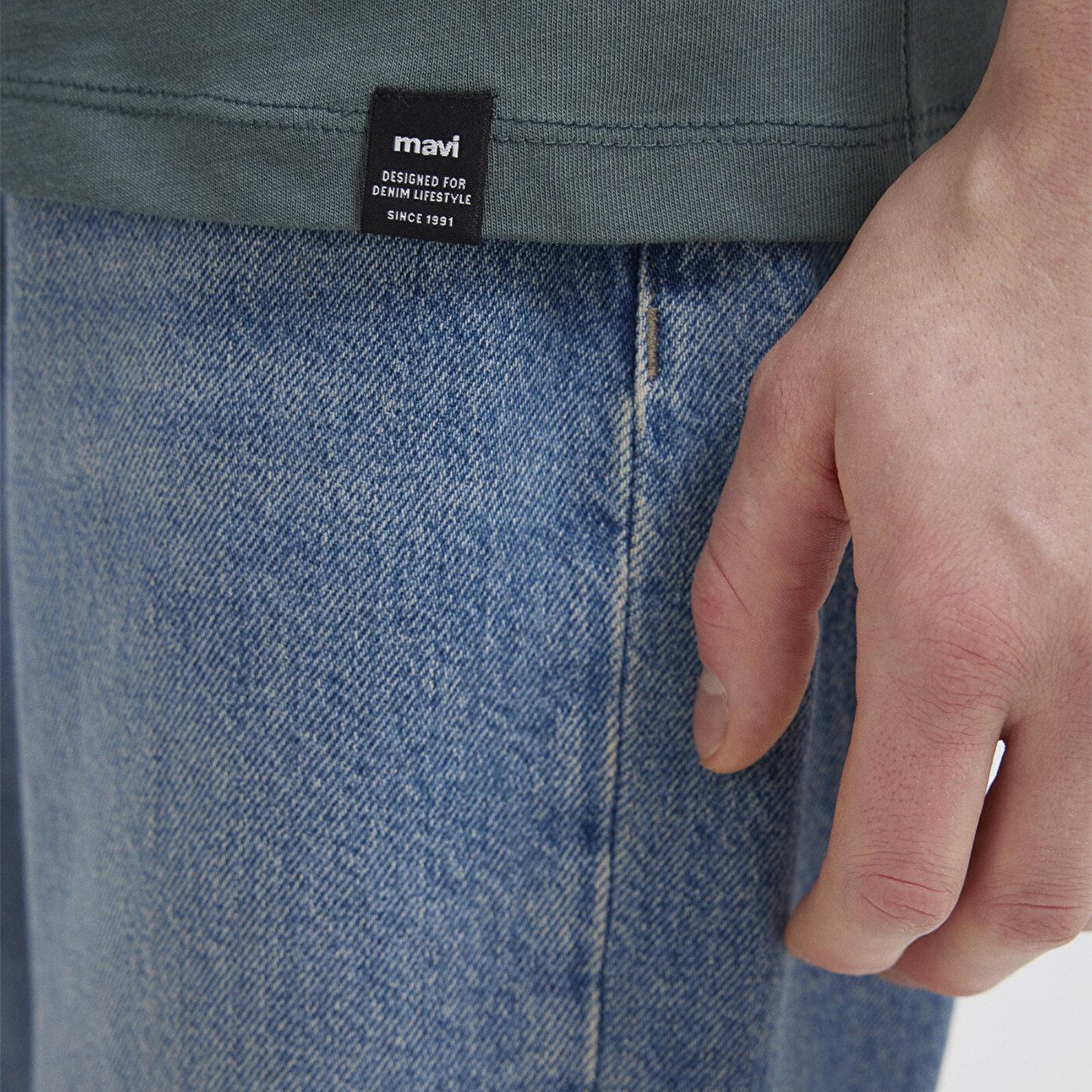 Mavi Etiket Detaylı Yeşil Basic Tişört Loose Fit / Bol Rahat Kesim 0611824-71598