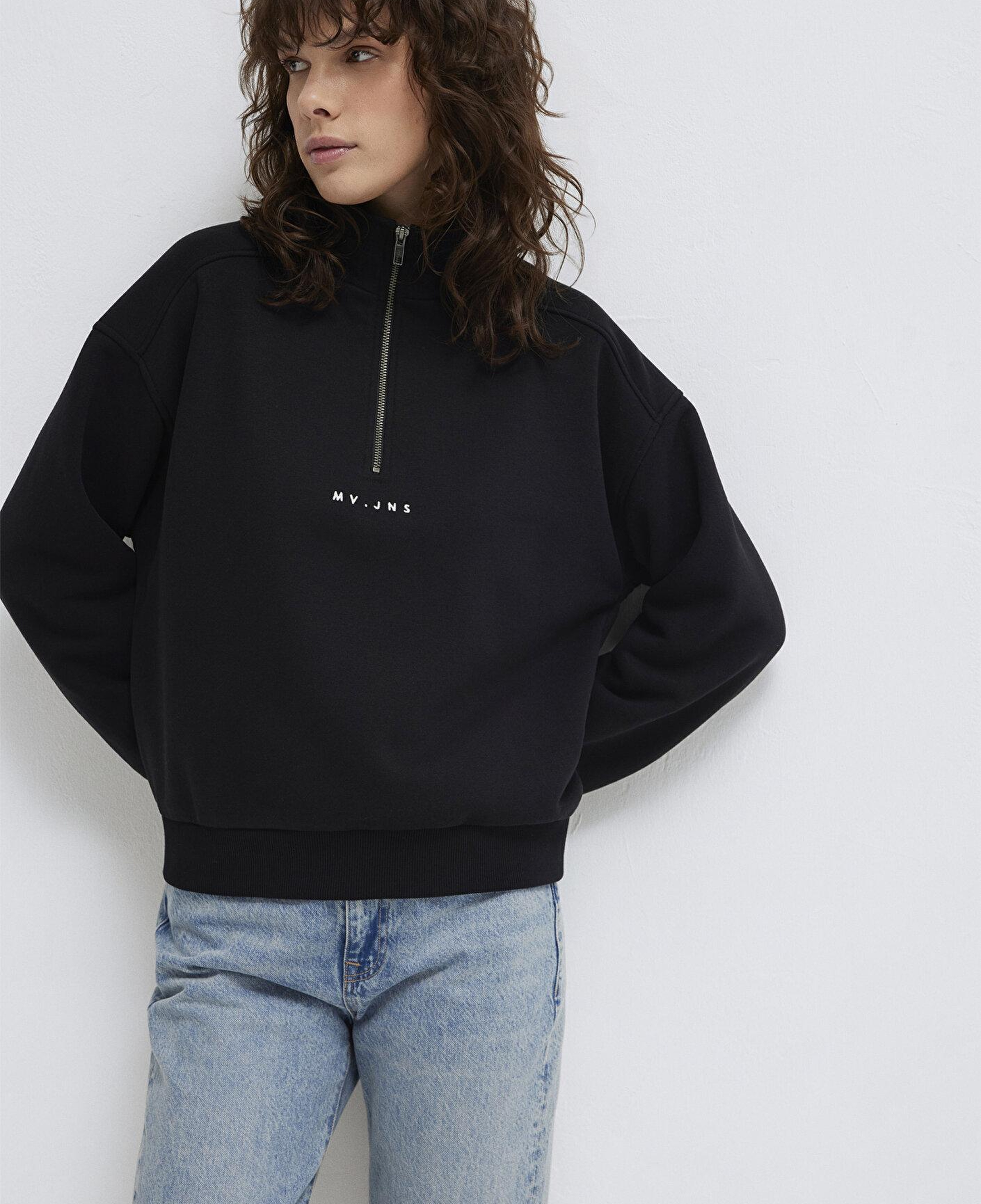 Mavi MVJNS Nakışlı Yarı Fermuarlı Siyah Sweatshirt 1S10533-900