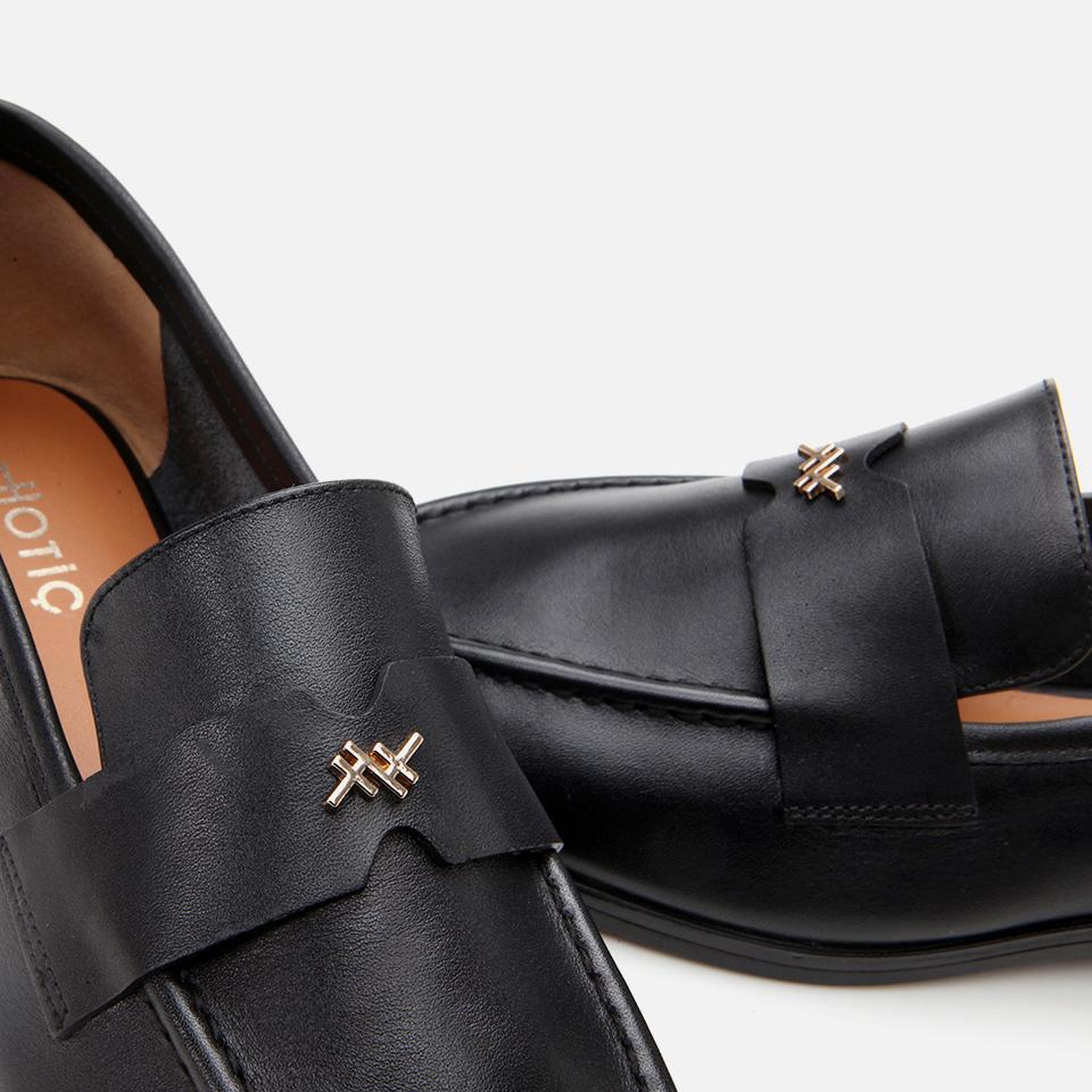 Kadın Deri Siyah Esnek Tabanlı Klasik Loafer