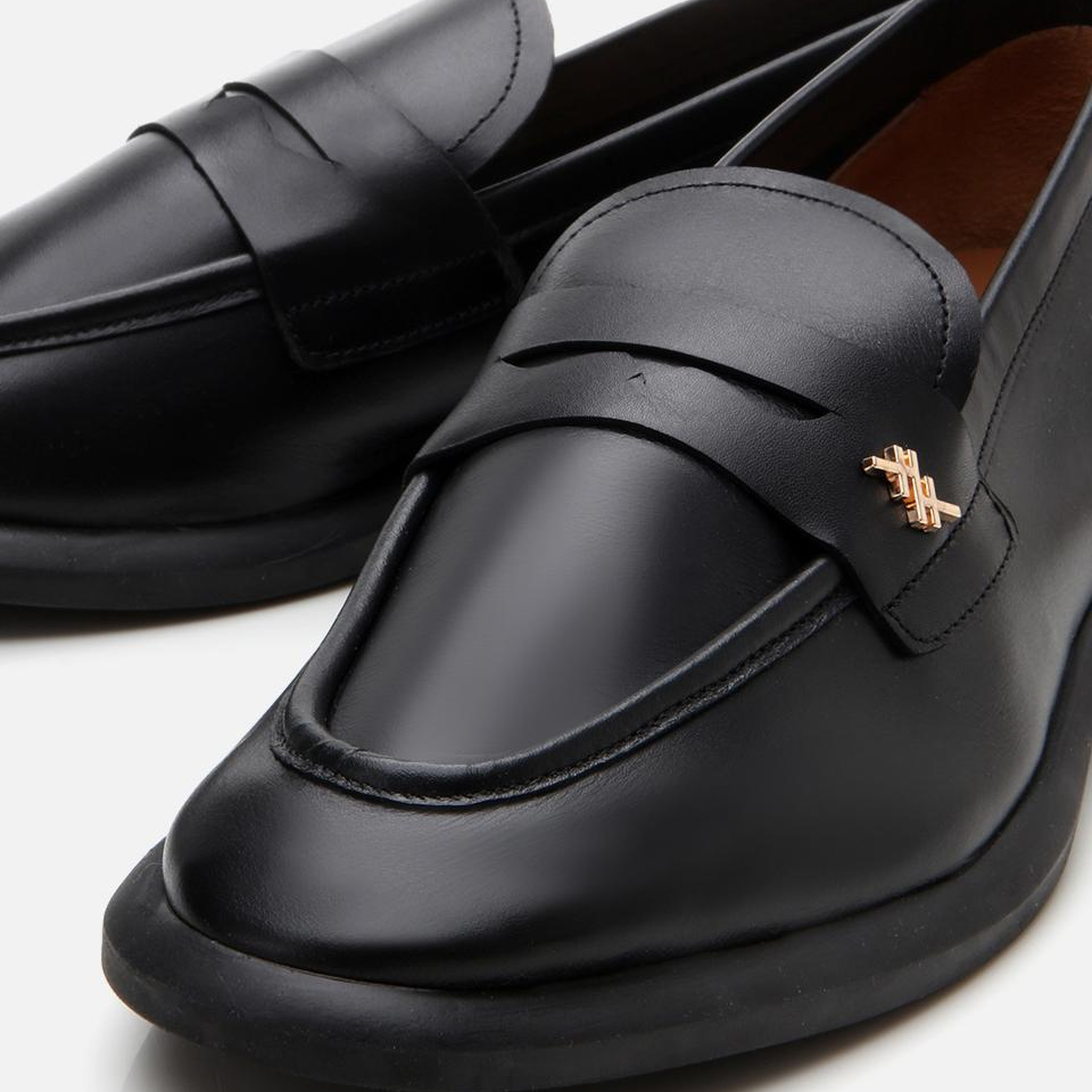 Kadın Deri Siyah Esnek Tabanlı Klasik Loafer