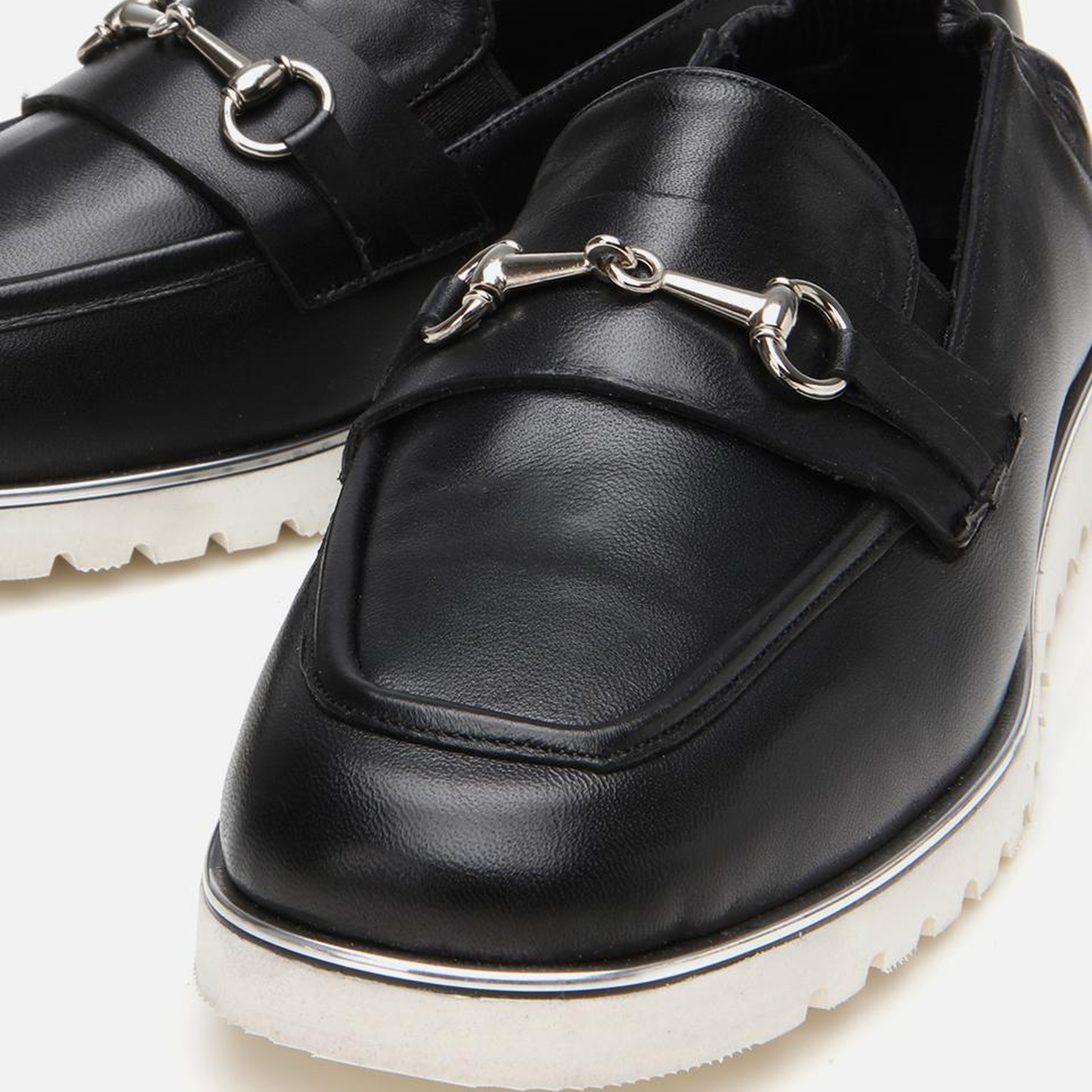 Kadın Deri Siyah Lastik Detaylı Tokalı Günlük Loafer