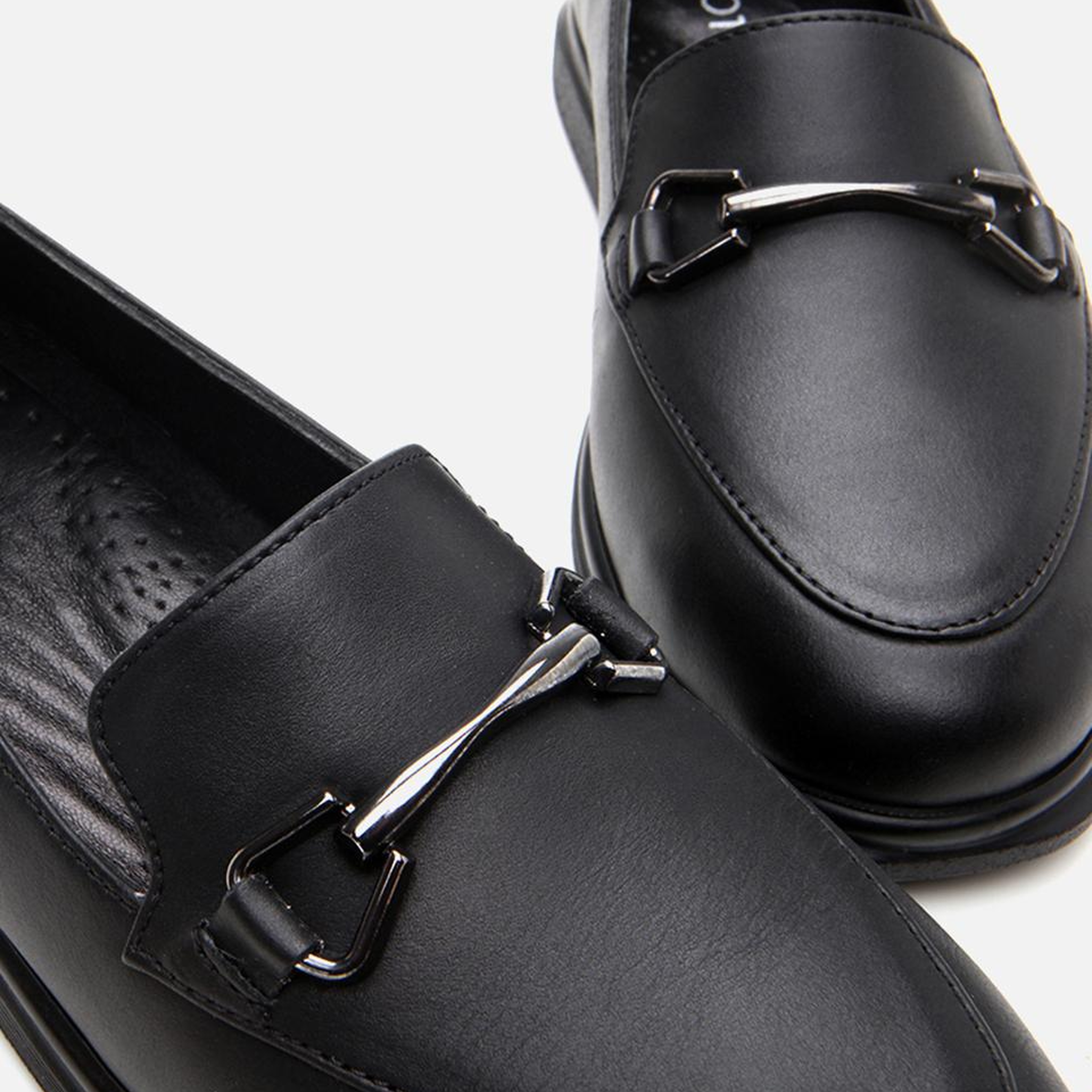 Kadın Deri Siyah Tokalı Günlük Loafer