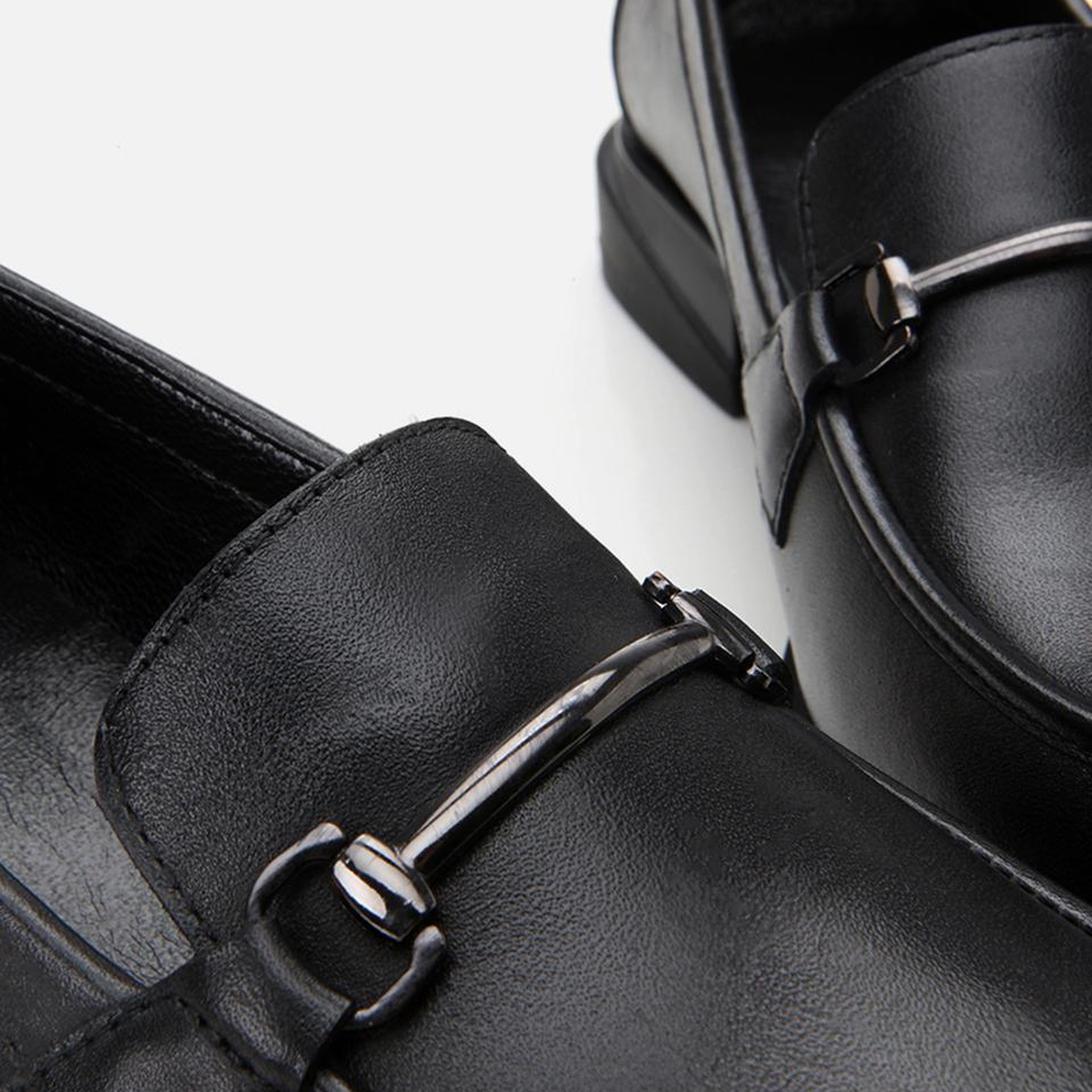 Kadın Deri Siyah Tokalı Klasik Loafer