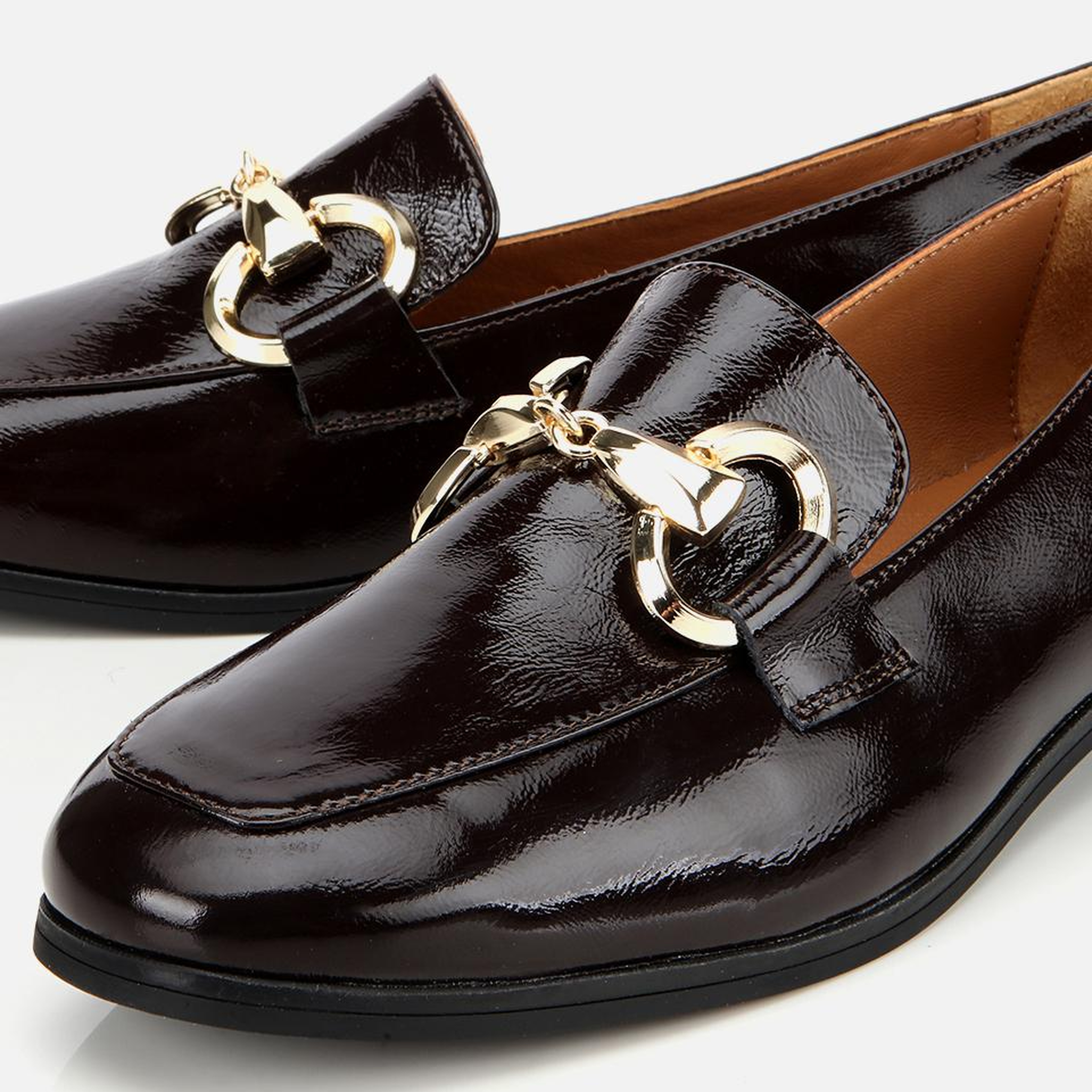 Kadın Rugan Deri Kahverengi Tokalı Klasik Loafer
