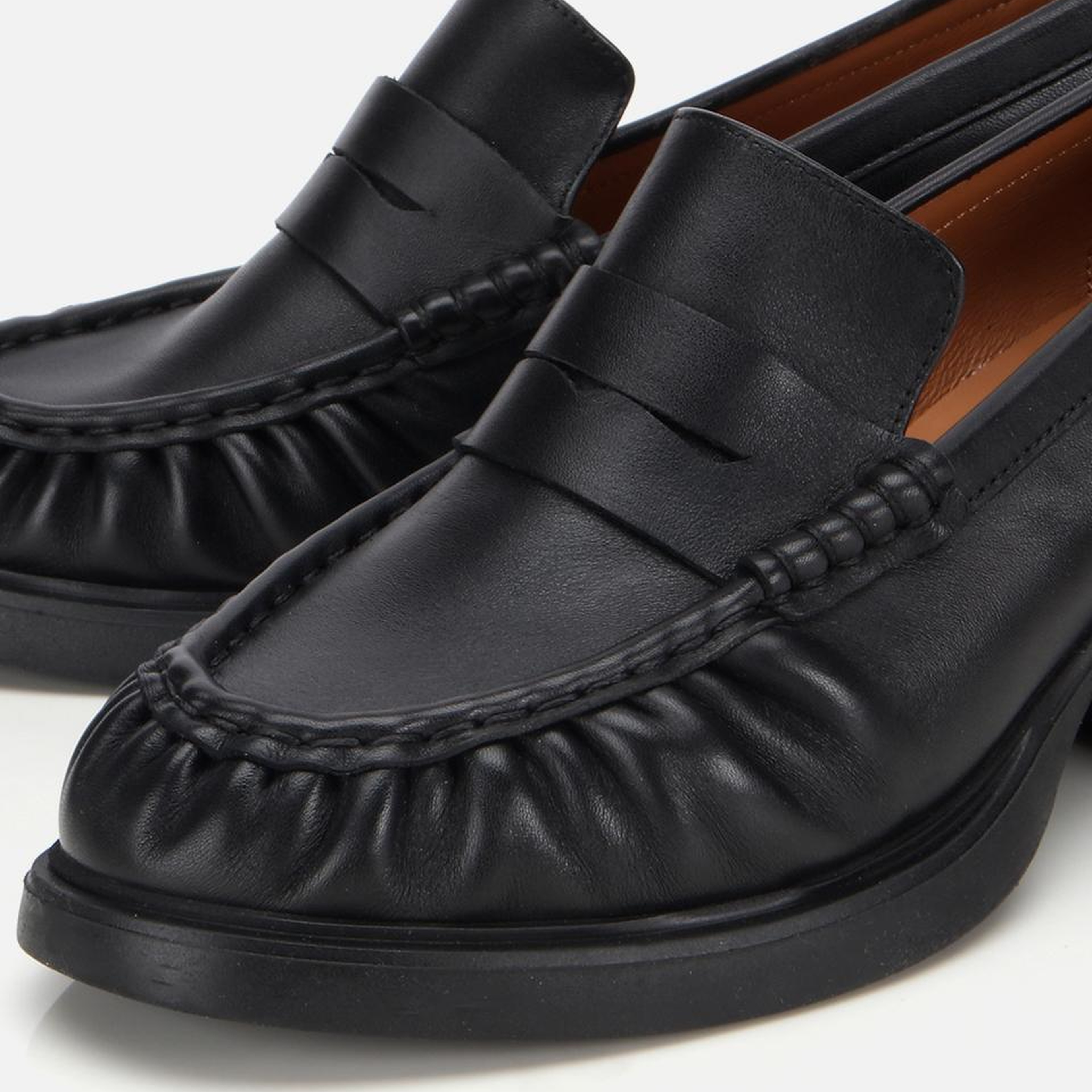 Kadın Deri Siyah Büzgülü Kalın Tabanlı Klasik Loafer