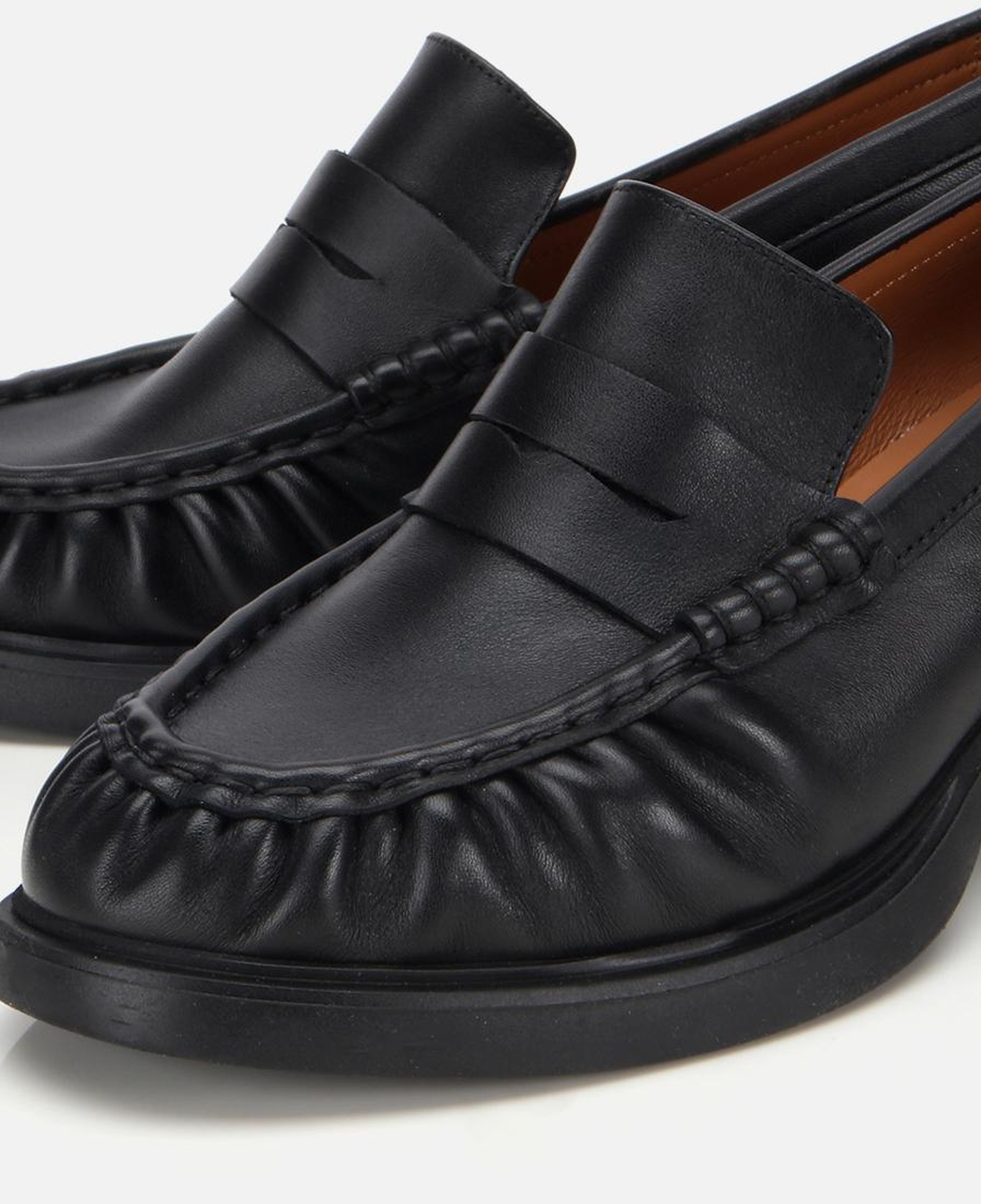 Kadın Deri Siyah Büzgülü  Kalın Tabanlı Klasik Loafer