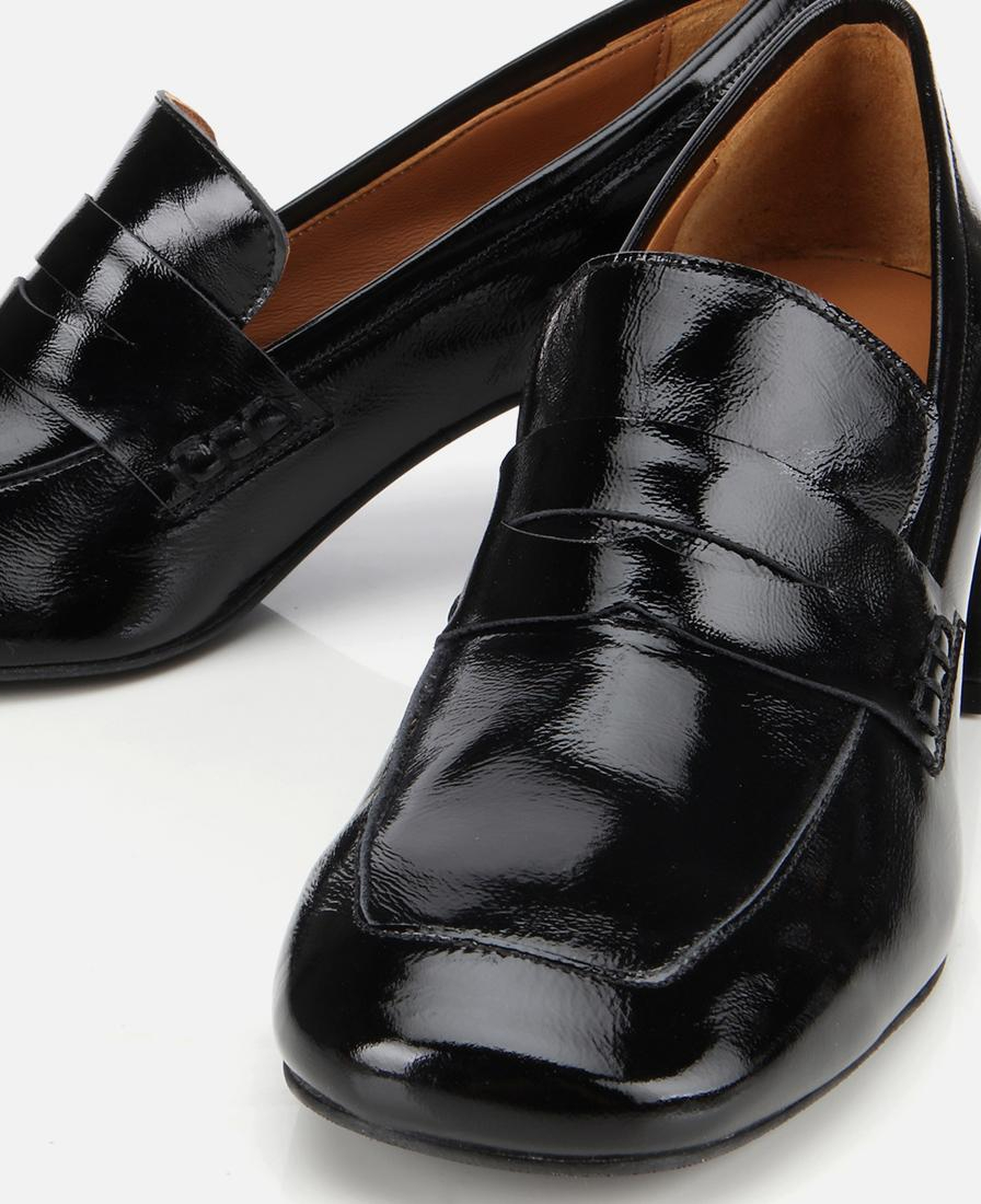 Kadın Rugan Deri Siyah Topuklu Klasik Loafer
