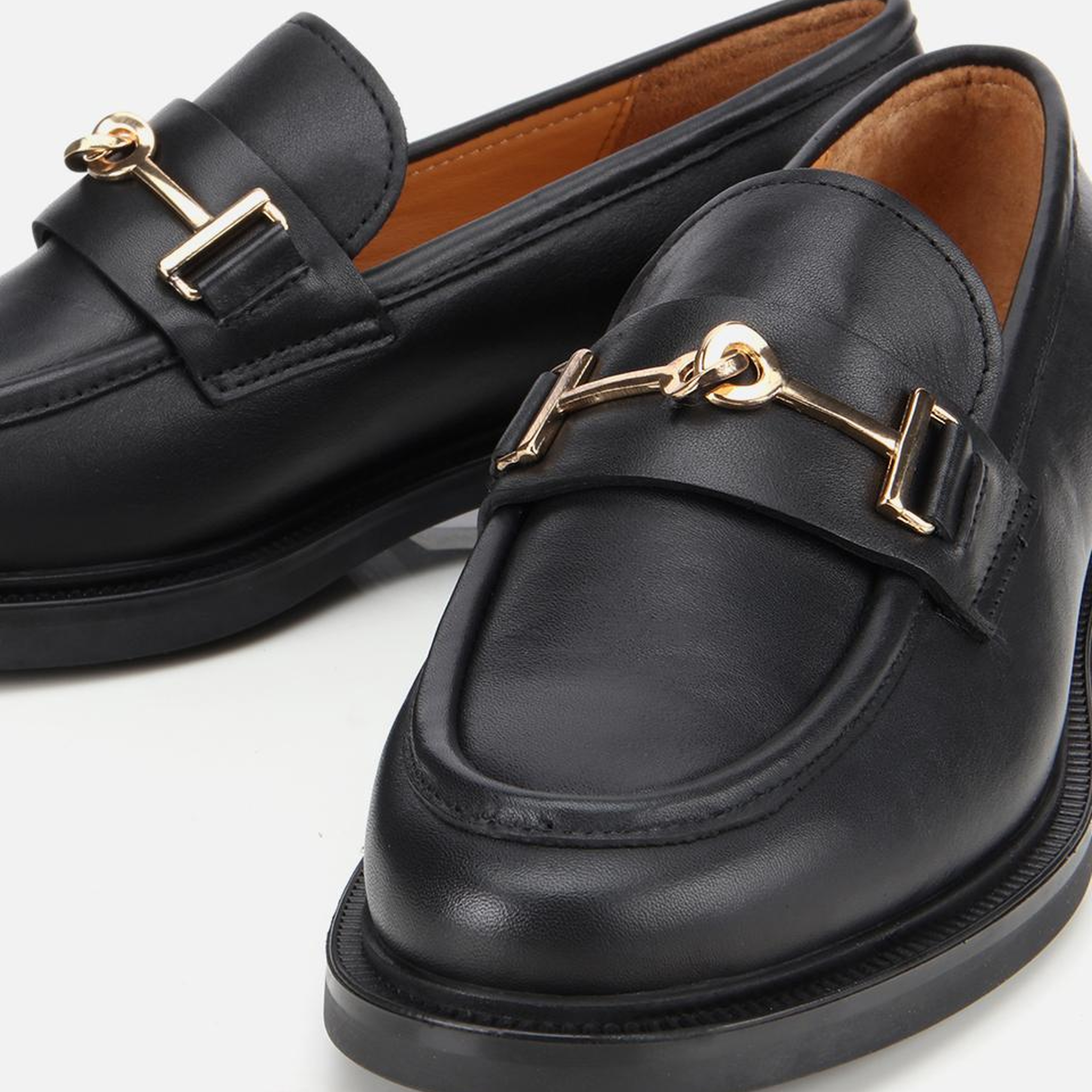 Kadın Deri Siyah Tokalı Klasik Loafer
