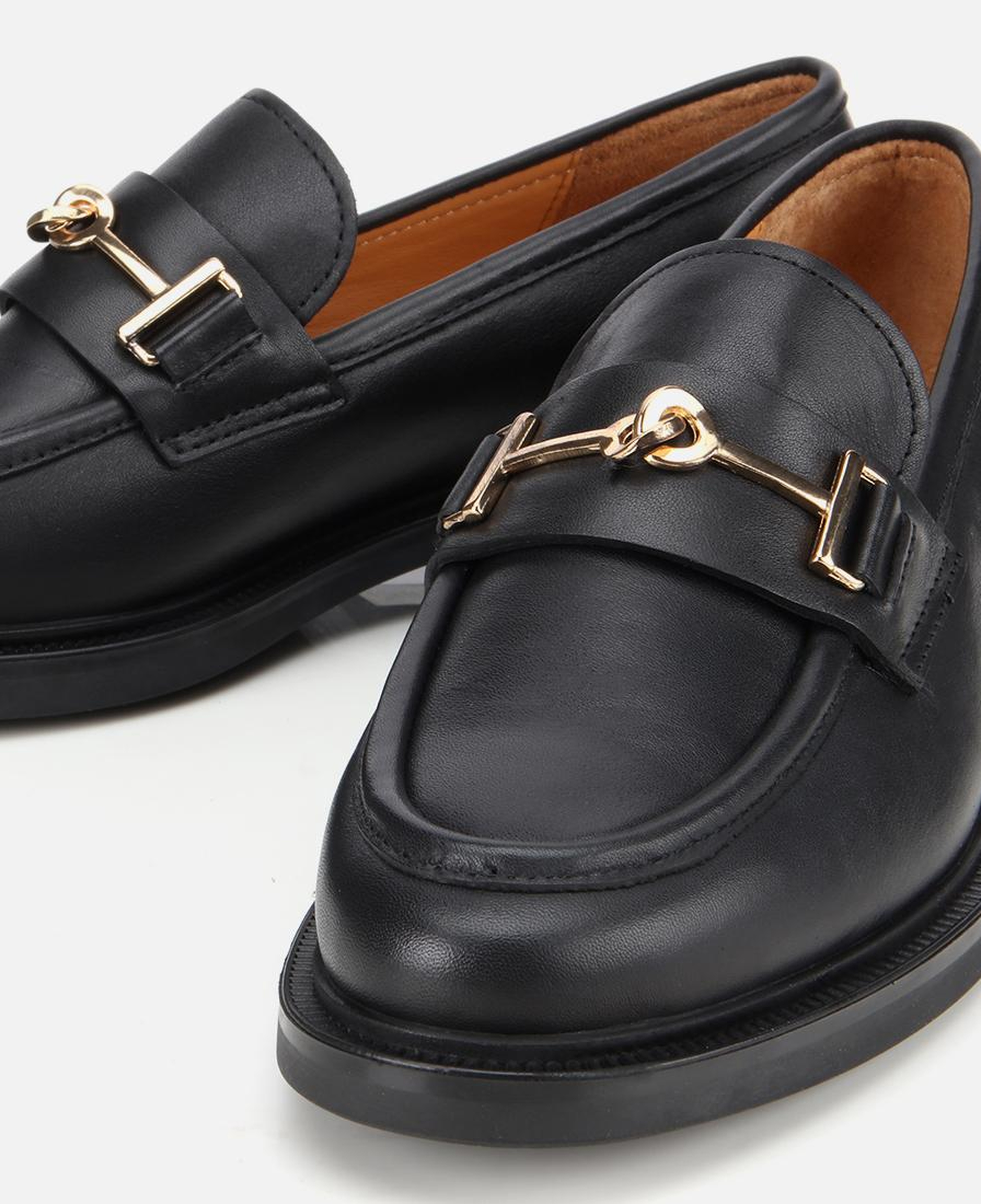 Kadın Deri Siyah Tokalı Klasik Loafer