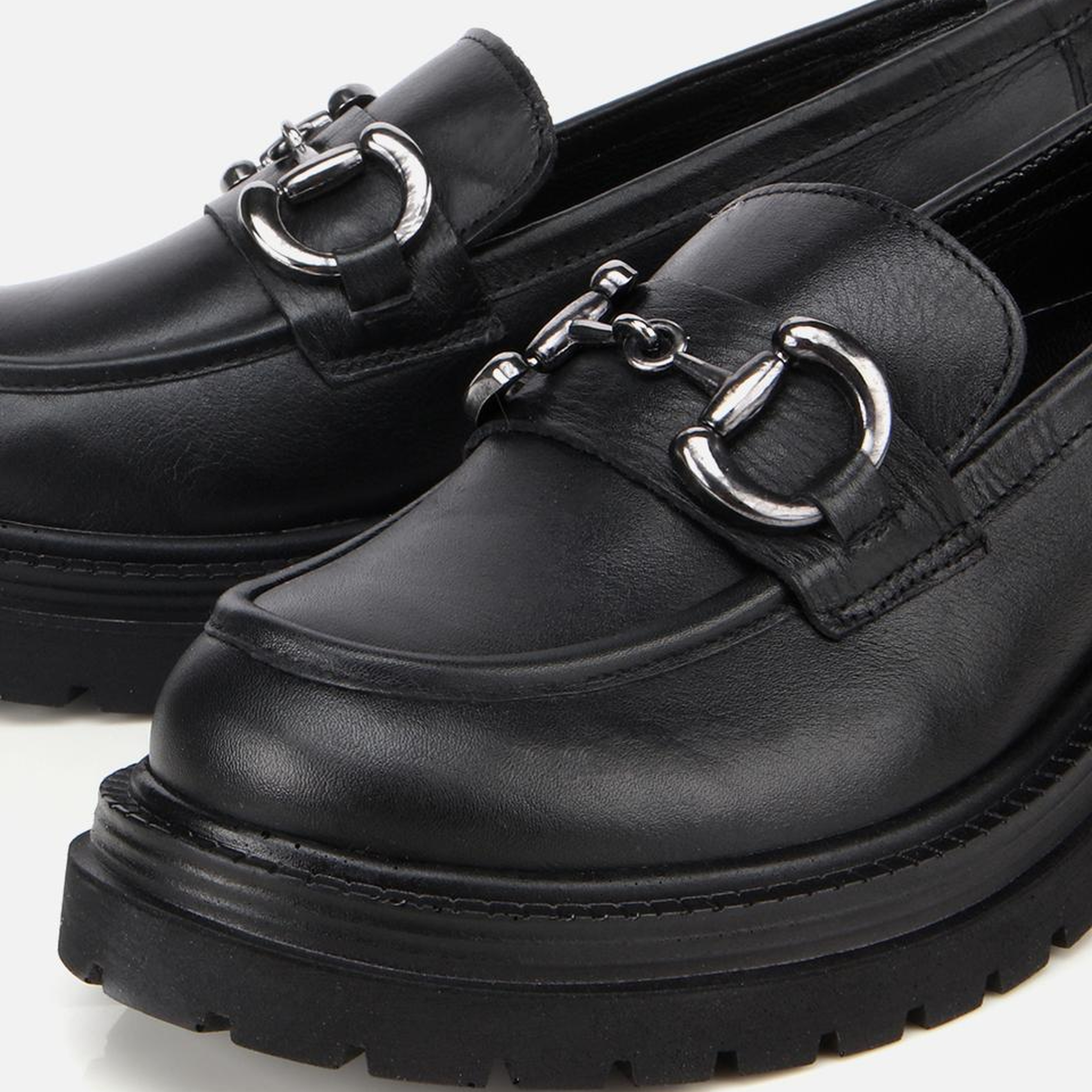 Kadın Deri Siyah Tokalı Yüksek Tabanlı Klasik Loafer