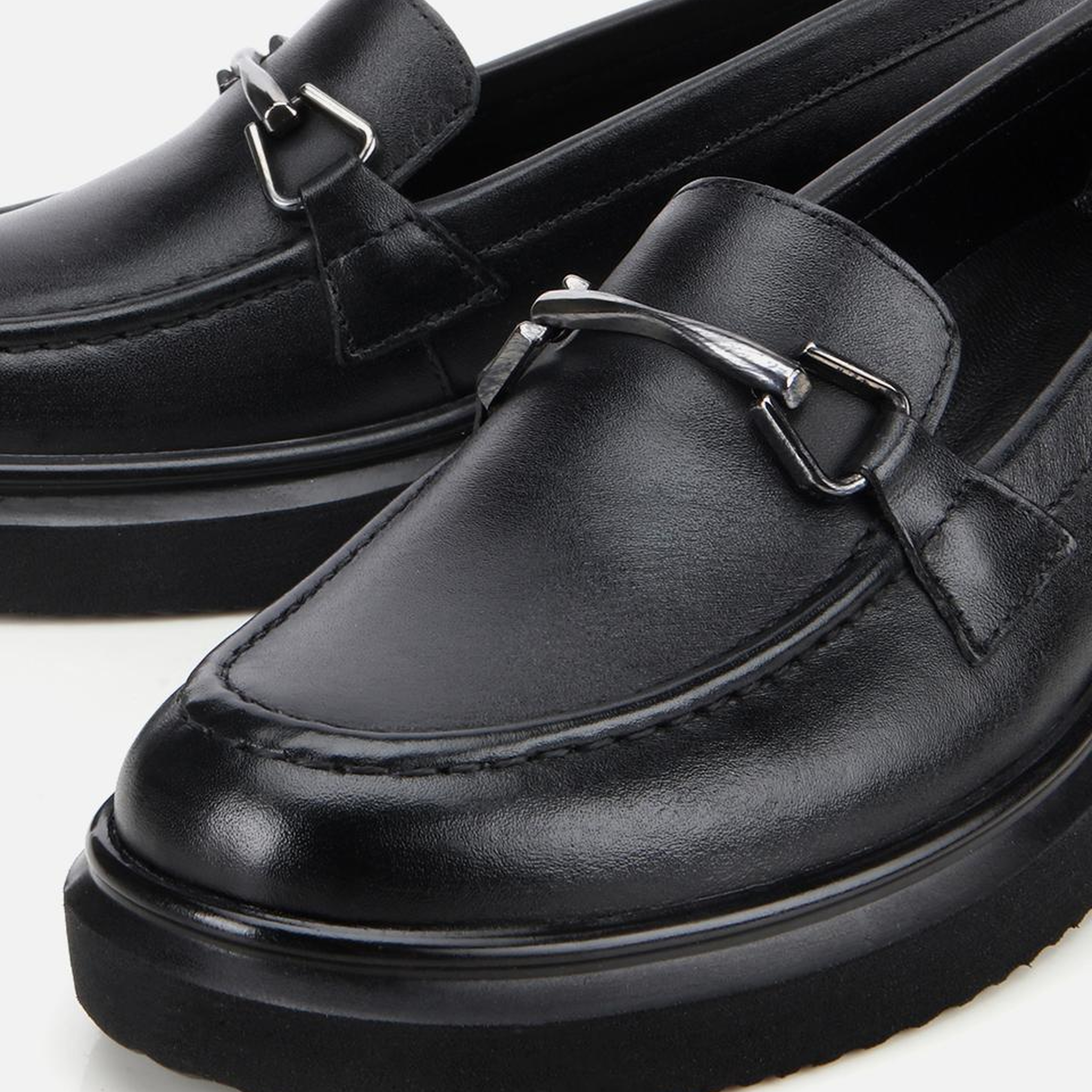 Kadın Deri Siyah Tokalı Dolgu Topuklu Klasik Loafer
