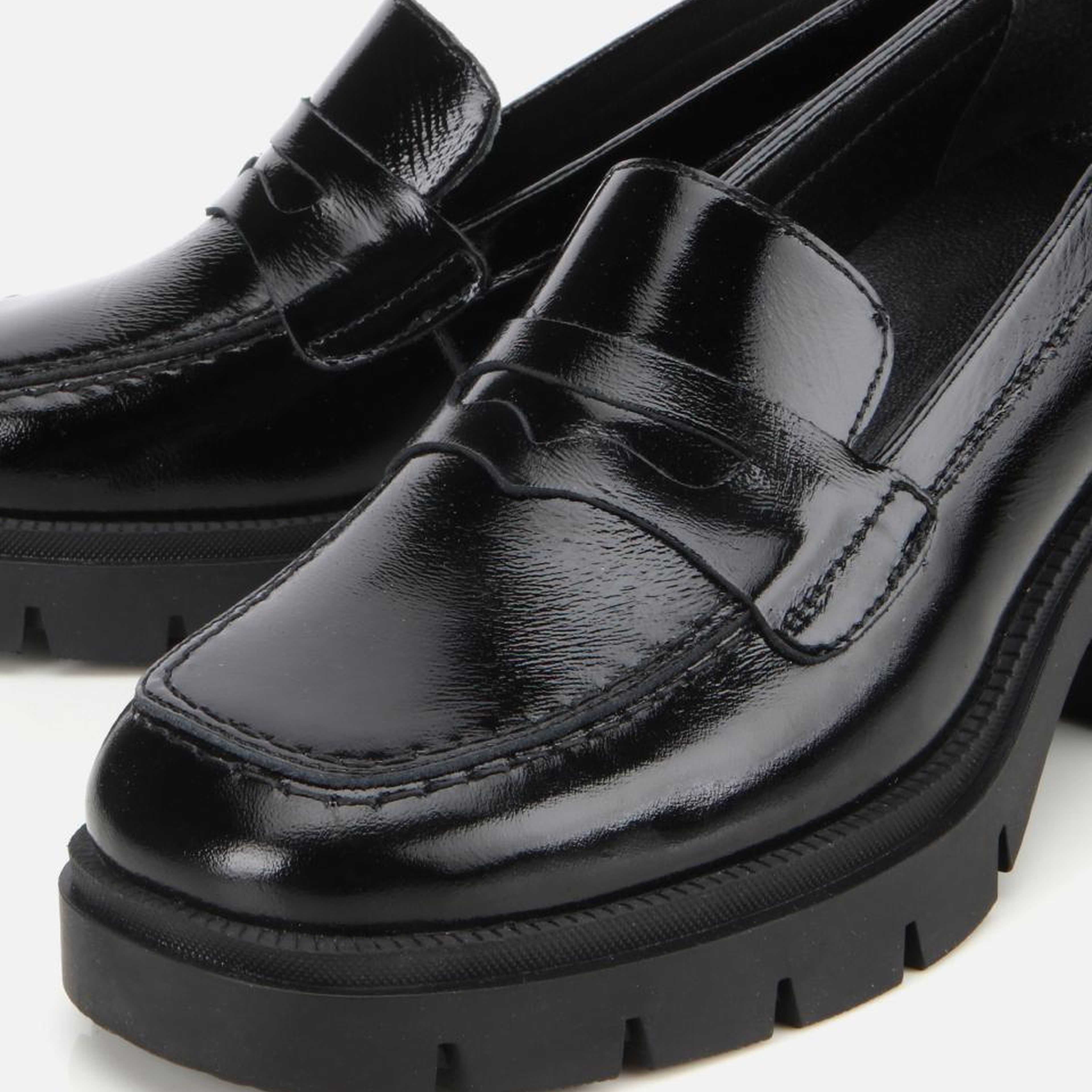 Kadın Rugan Deri Siyah Topuklu Klasik Loafer