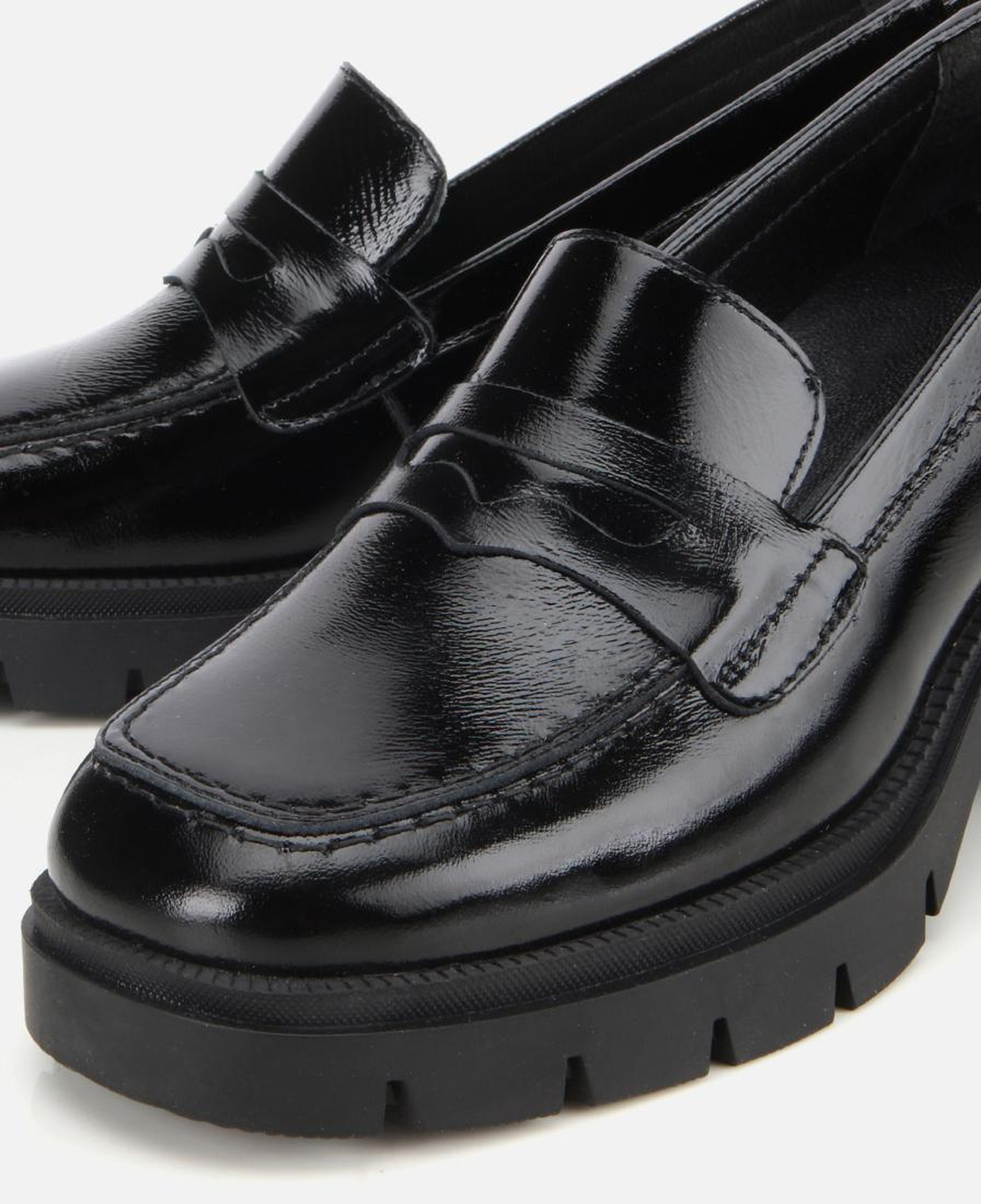 Kadın Rugan Deri Siyah Topuklu Klasik Loafer