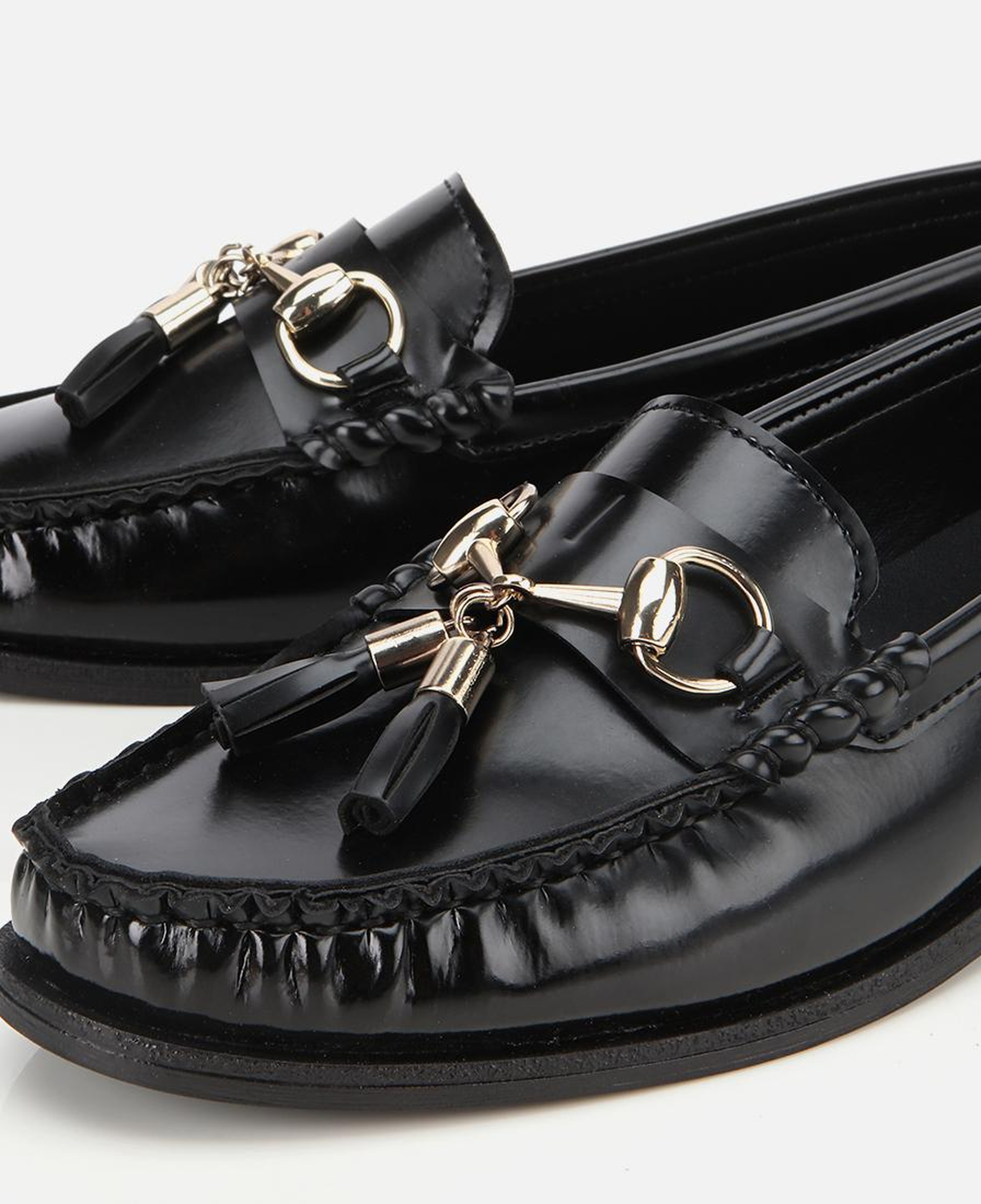 Kadın Rugan Siyah Püsküllü Klasik Loafer