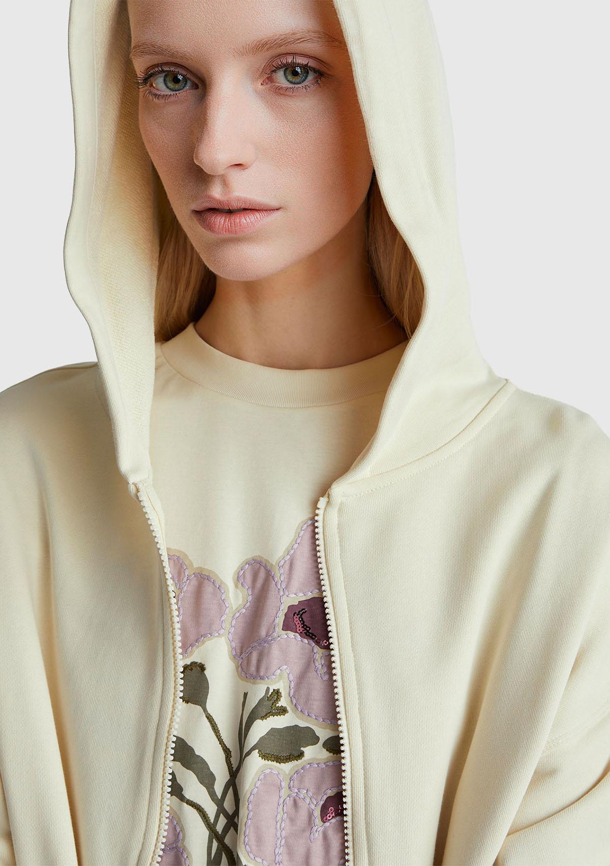 Kadın Krem Logo Baskı Detaylı Kapüşonlu Relax Fit Sweatshirt