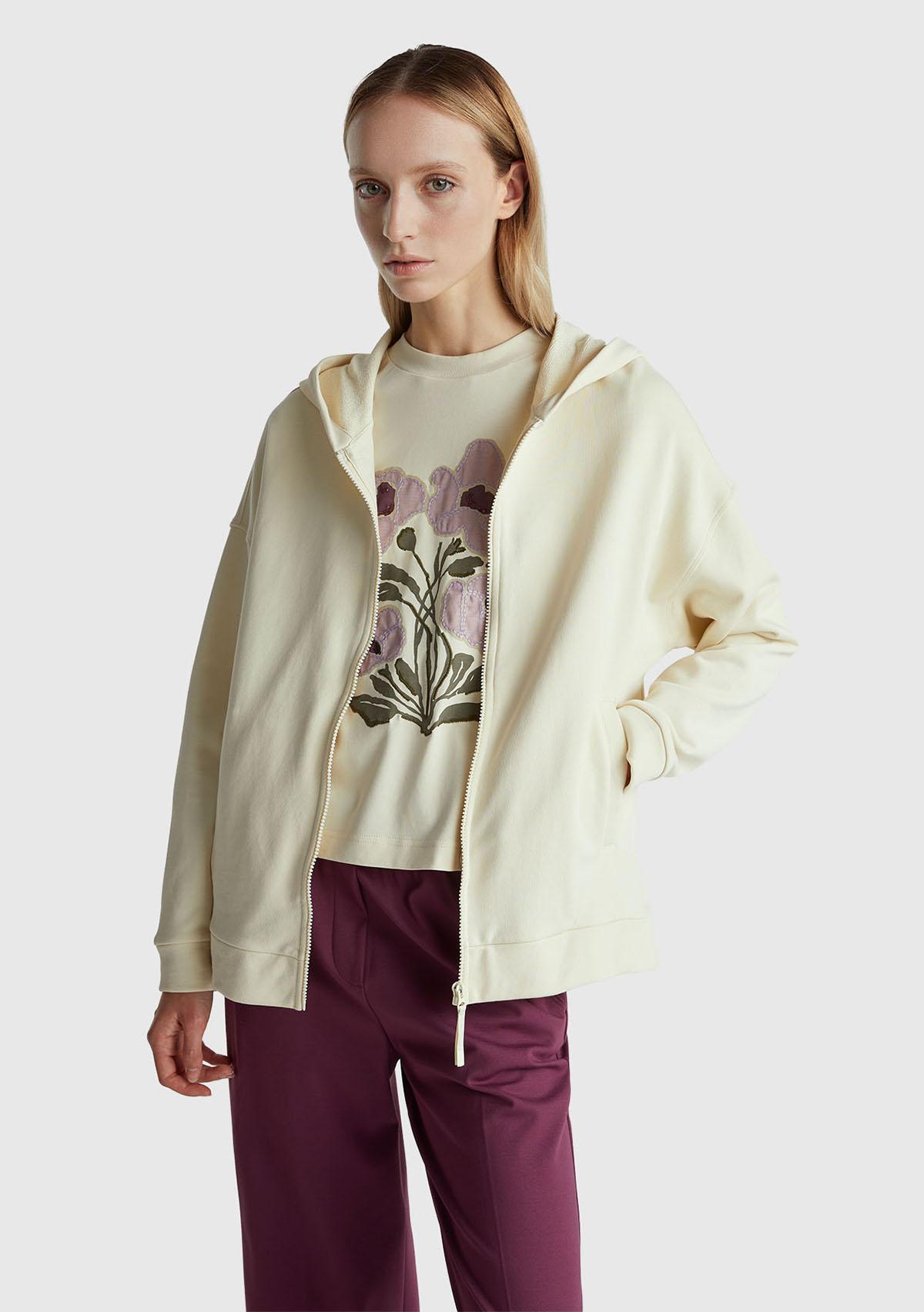 Kadın Krem Logo Baskı Detaylı Kapüşonlu Relax Fit Sweatshirt