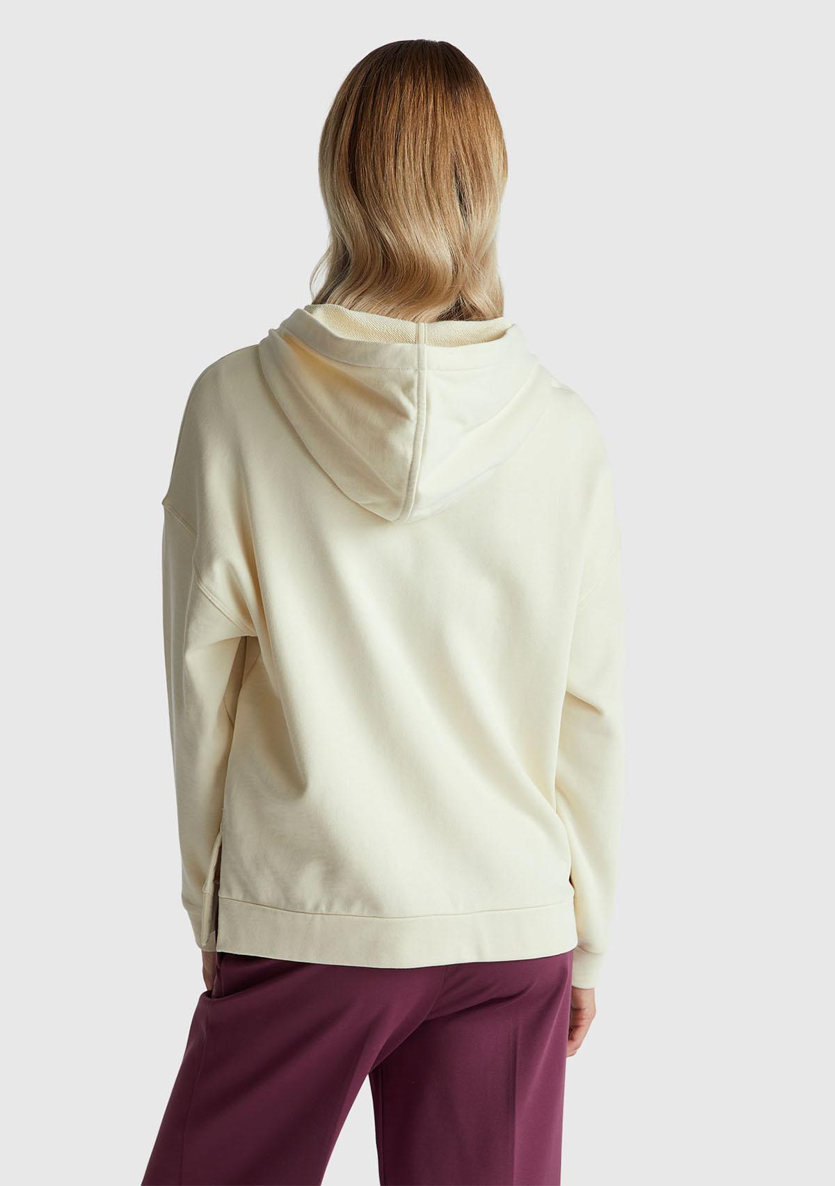 Kadın Krem Logo Baskı Detaylı Kapüşonlu Relax Fit Sweatshirt