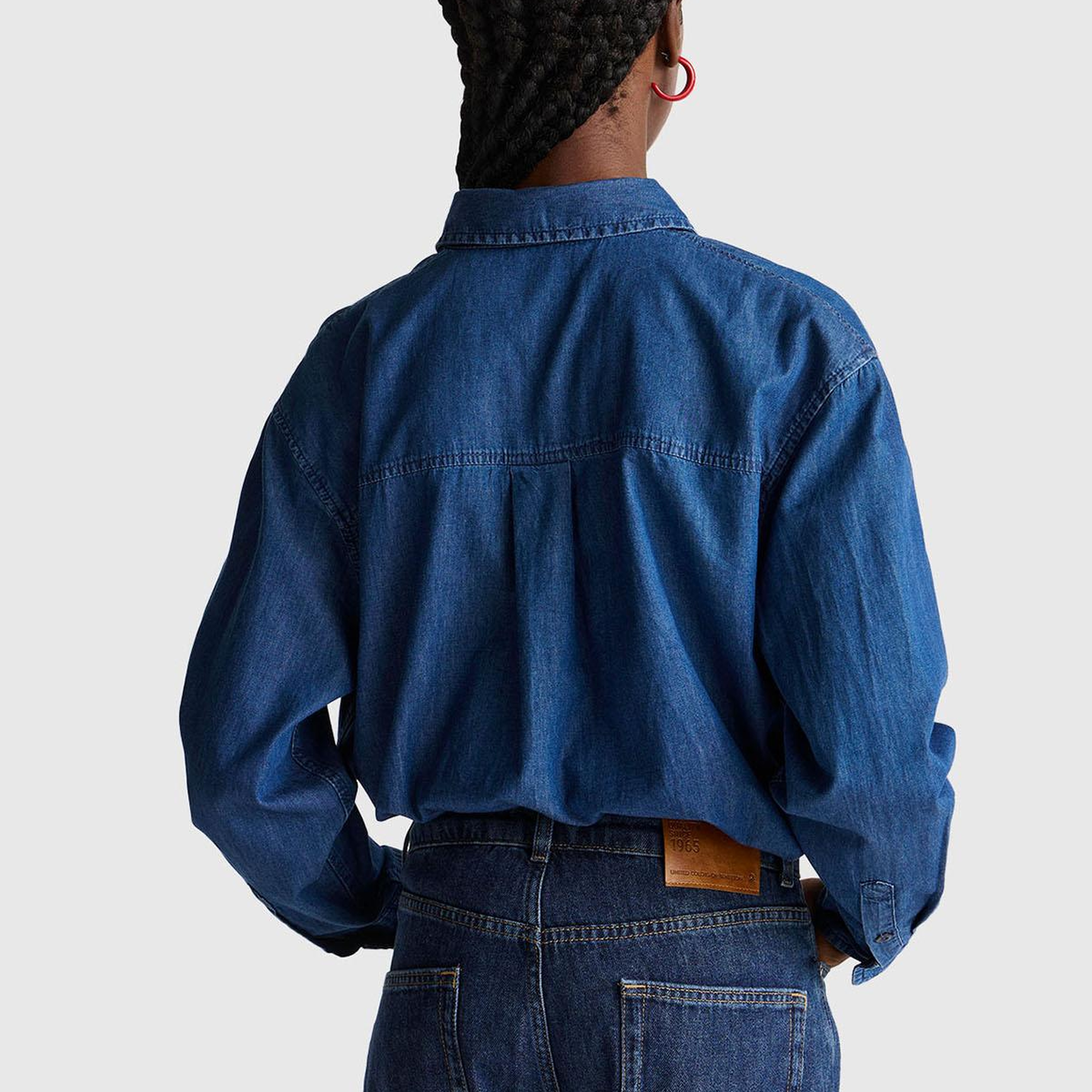 Kadın Mavi %100 Pamuk Önü Cep Detaylı Düğmeli Denim Gömlek