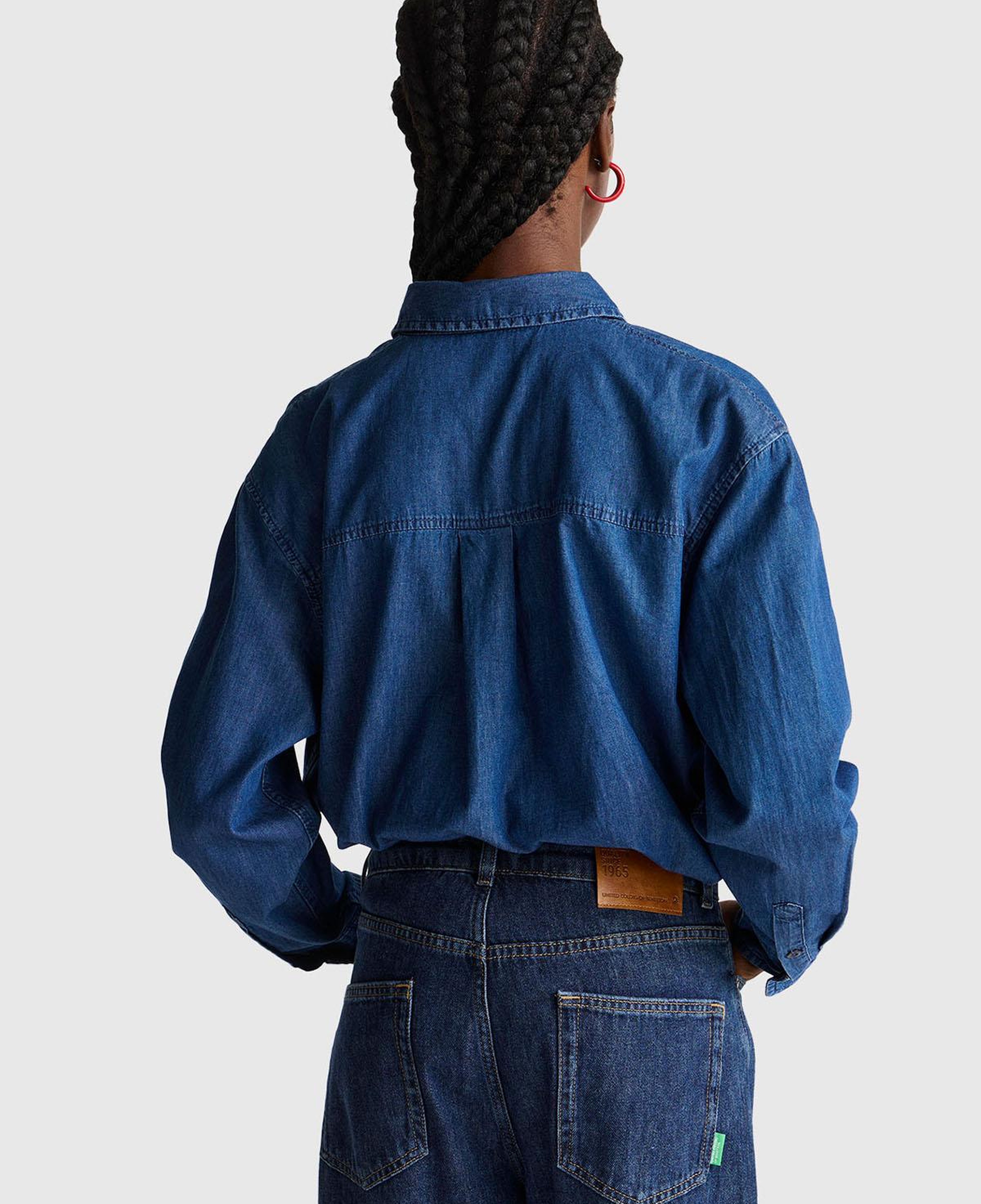 Kadın Mavi %100 Pamuk Önü Cep Detaylı Düğmeli Denim Gömlek