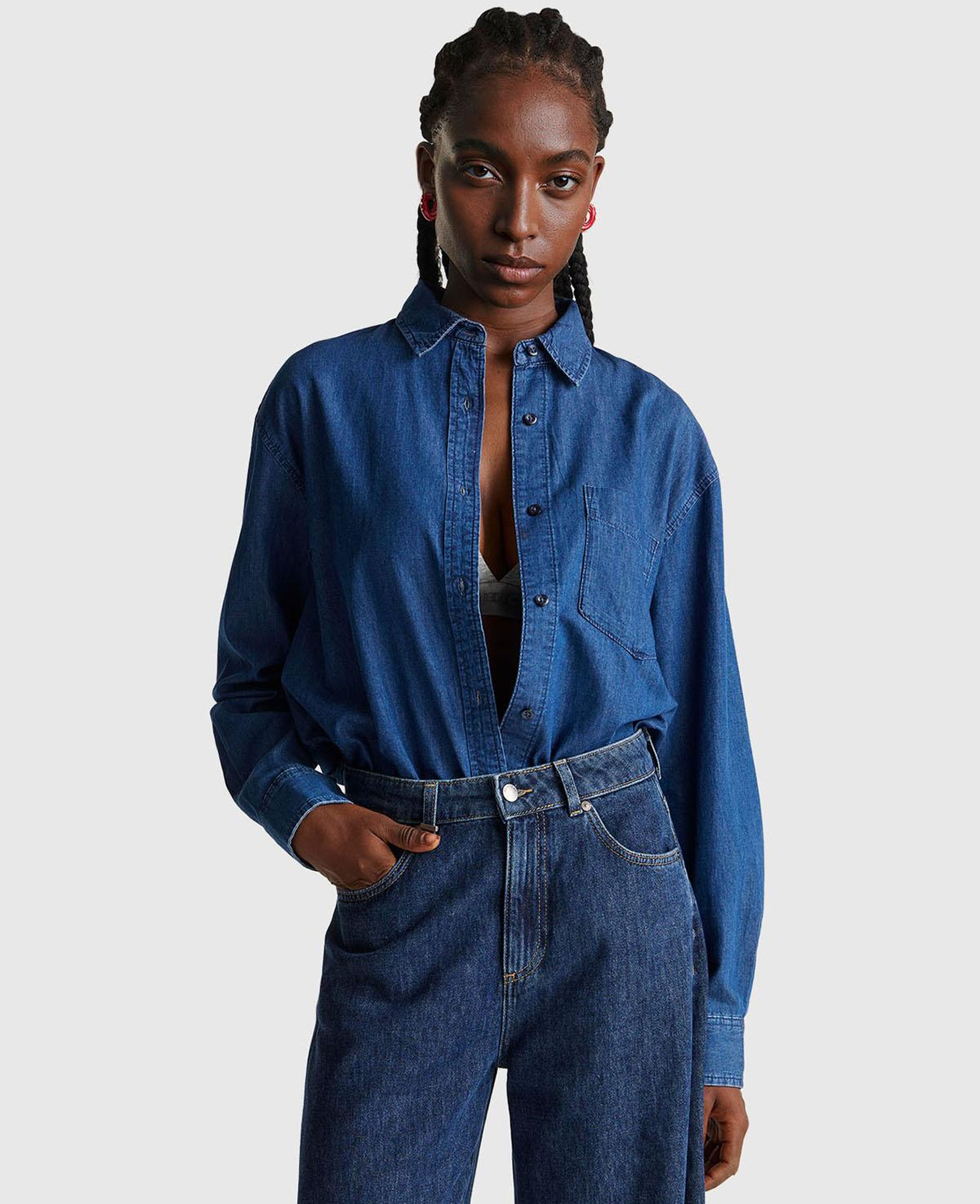 Kadın Mavi %100 Pamuk Önü Cep Detaylı Düğmeli Denim Gömlek