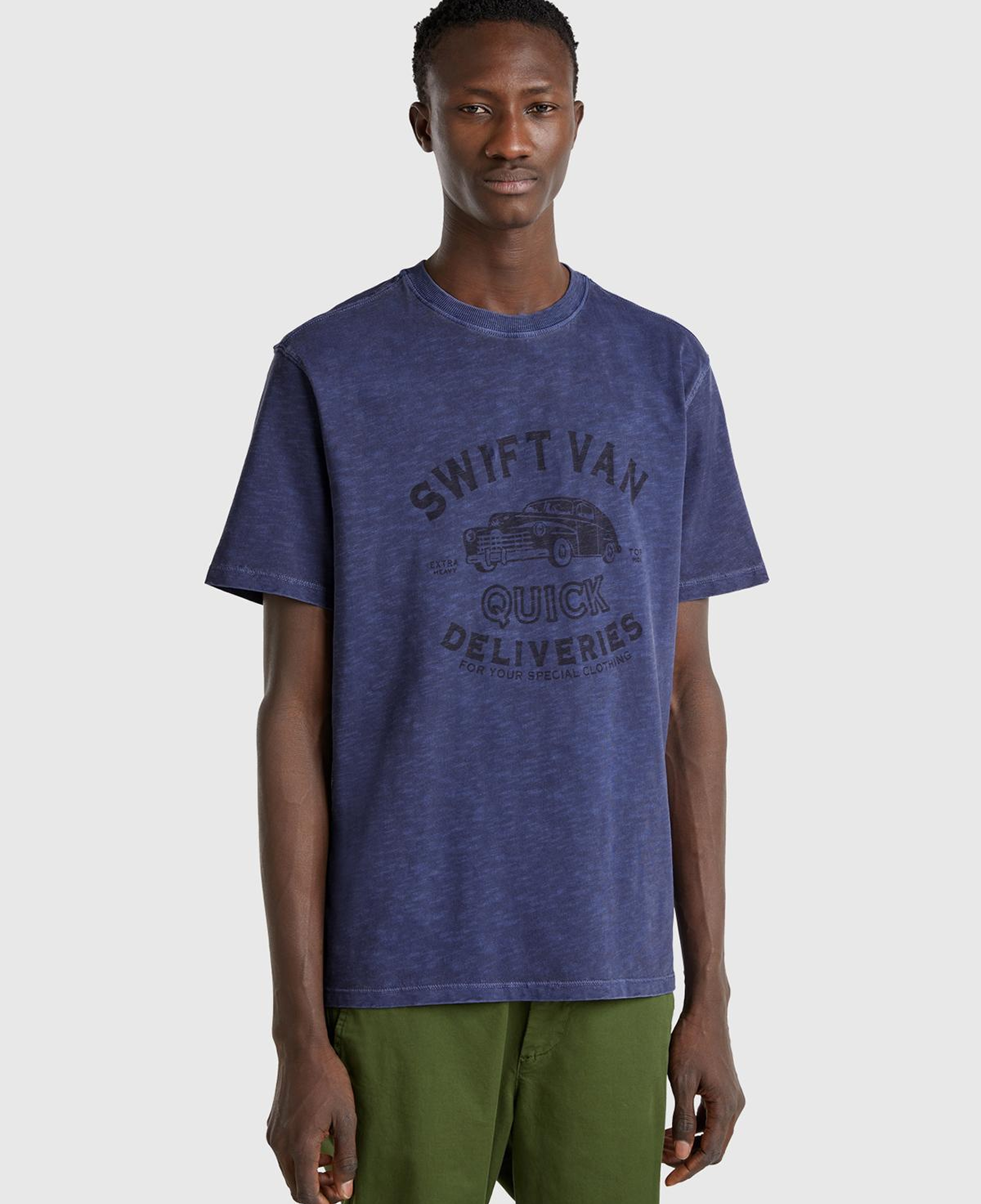 Erkek İndigo %100 Pamuk Yıpranmış Efektli Önü Baskılı Relax Fit T-Shirt