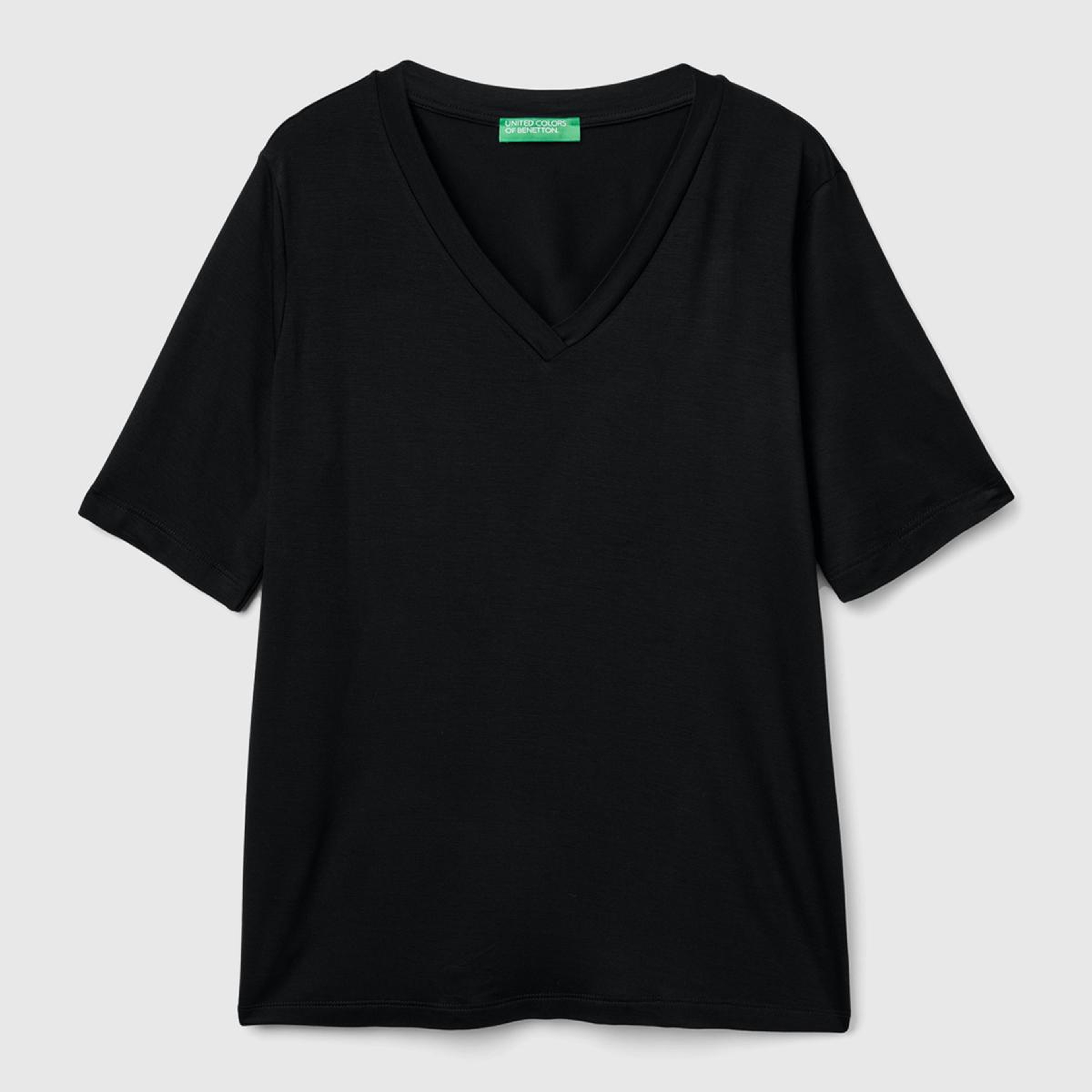Kadın Siyah Viskoz Karışımlı V Yaka T-Shirt
