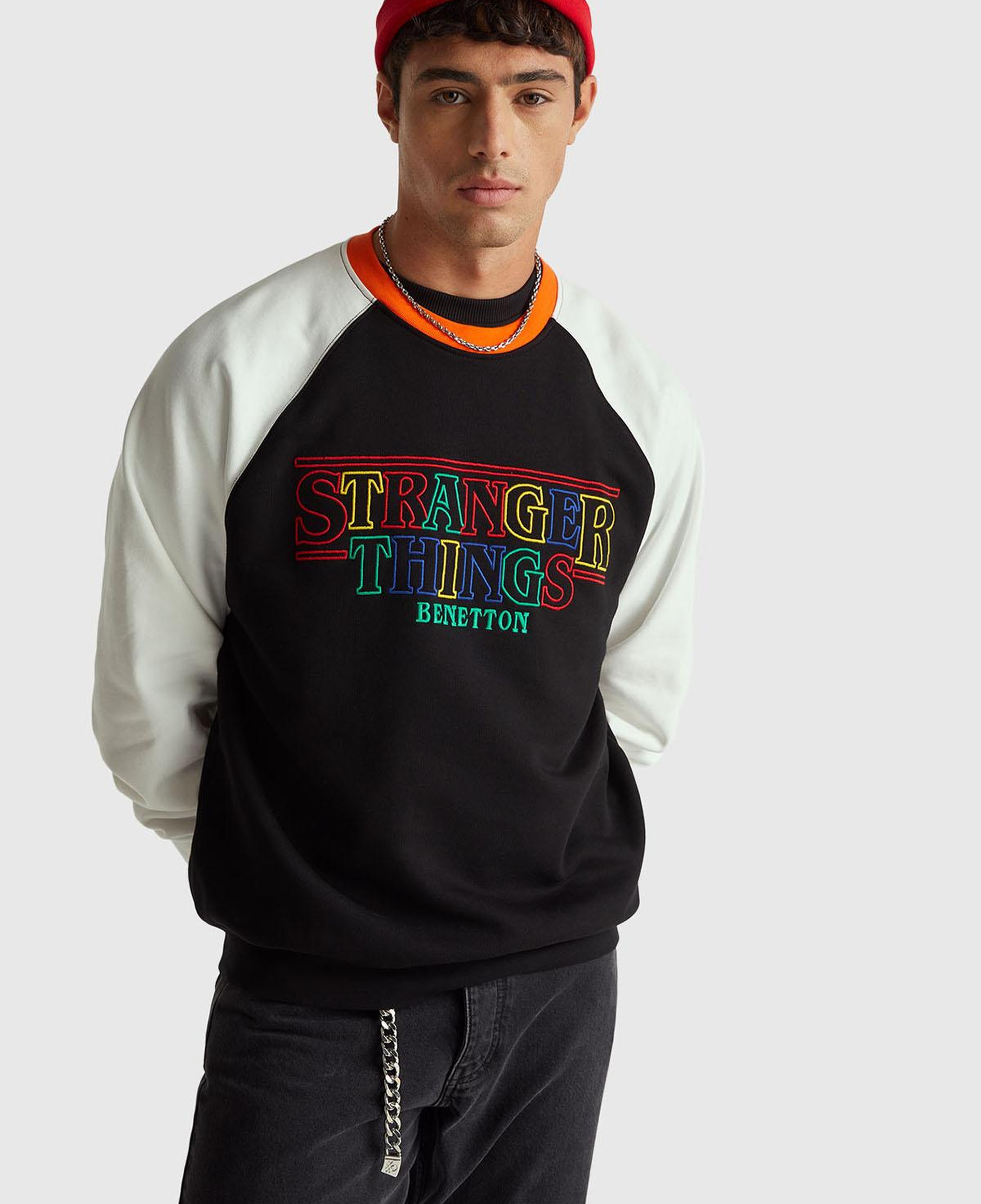 Erkek Siyah  %100 Pamuk Relaxed Fit Stranger Things Baskılı Sweatshirt