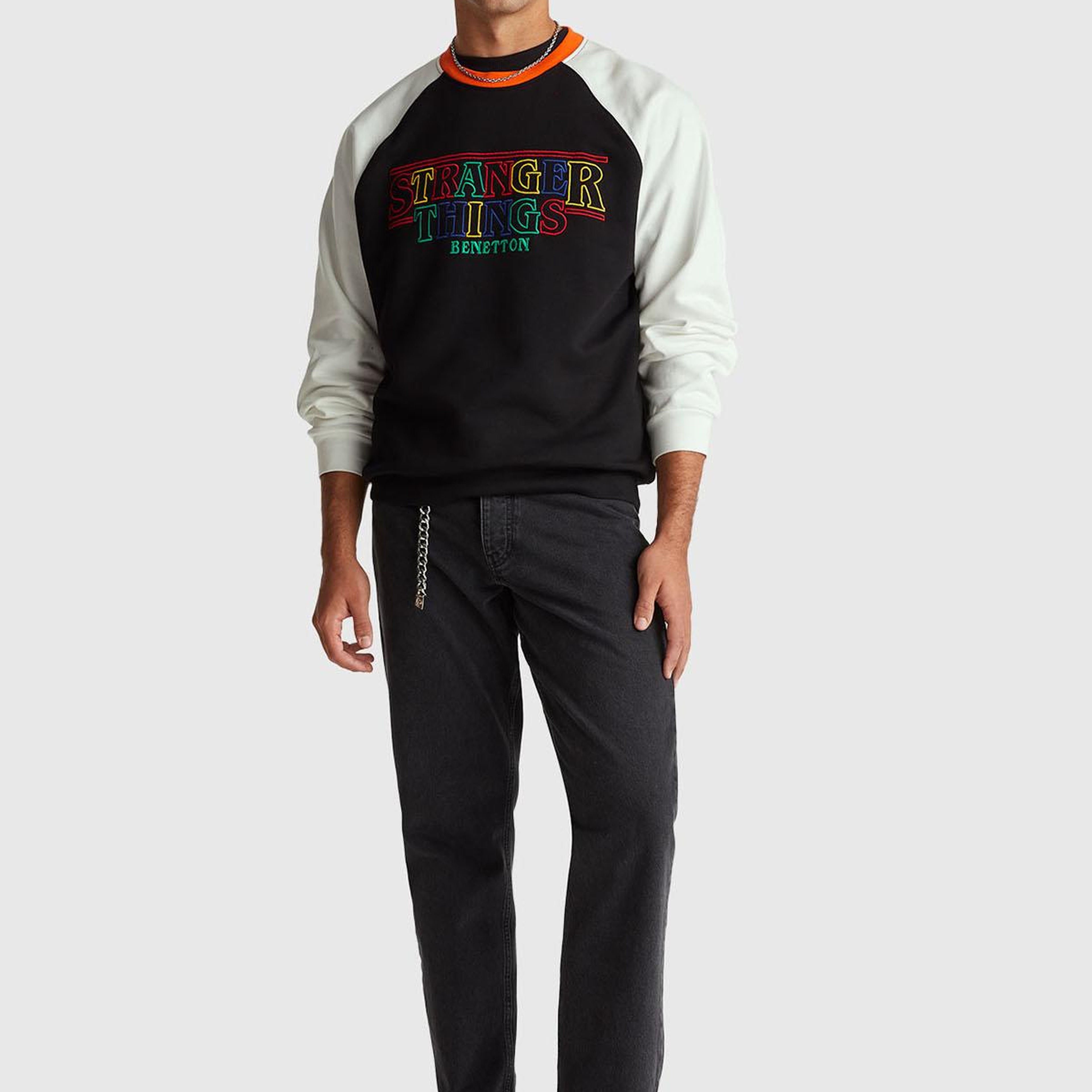 Erkek Siyah  %100 Pamuk Relaxed Fit Stranger Things Baskılı Sweatshirt
