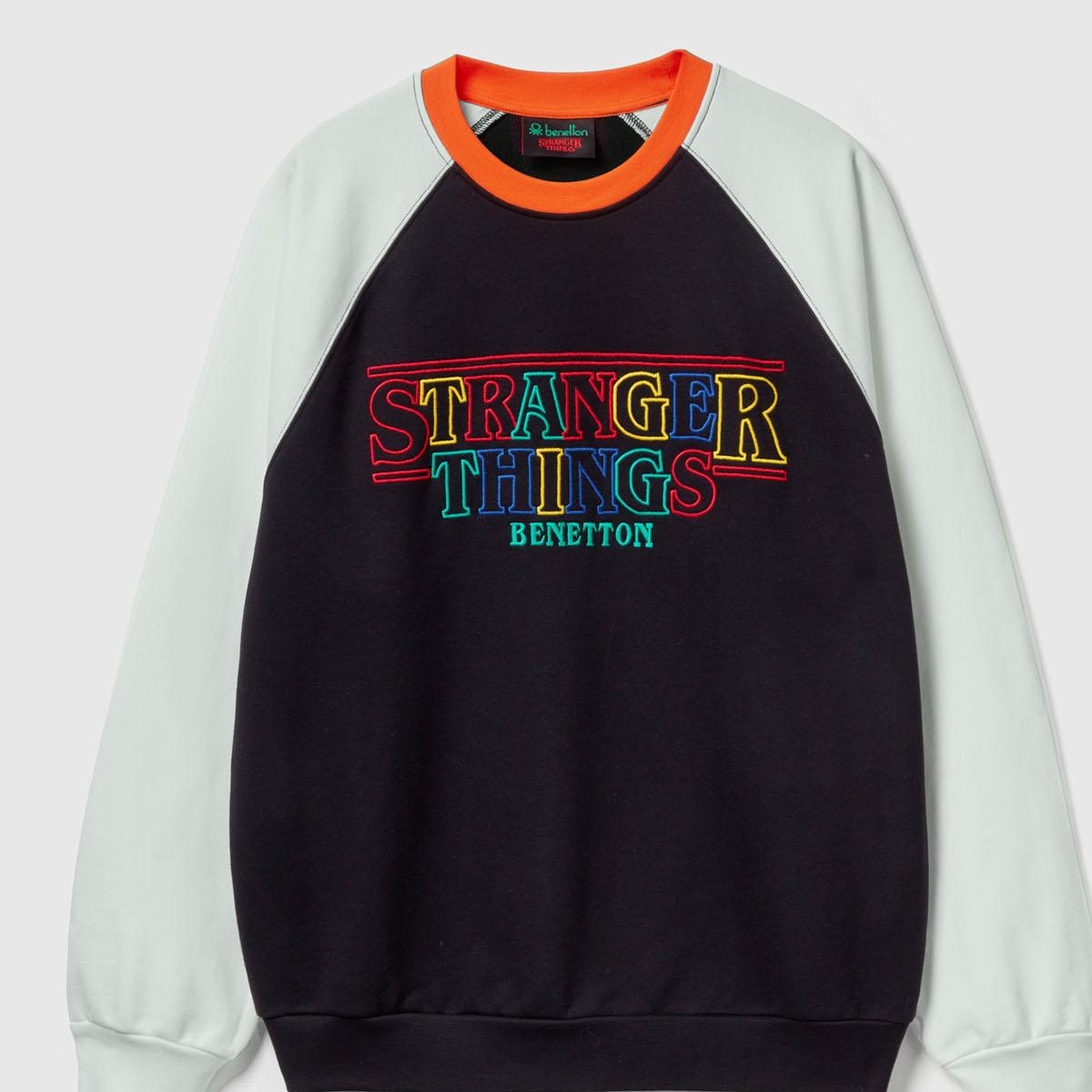 Erkek Siyah  %100 Pamuk Relaxed Fit Stranger Things Baskılı Sweatshirt