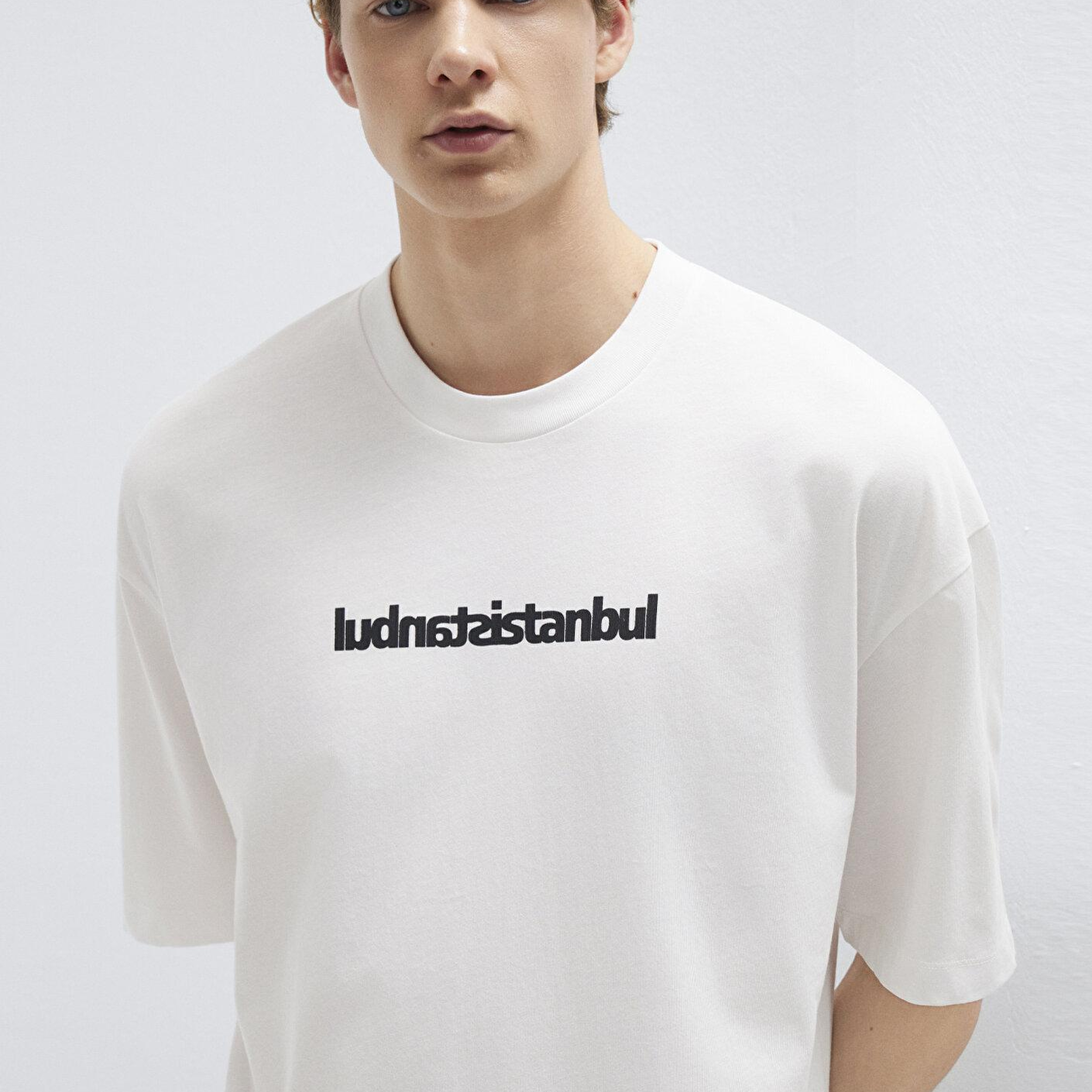 Mavi İstanbul Baskılı Ekru Tişört Oversize / Geniş Kesim 0613591-70057