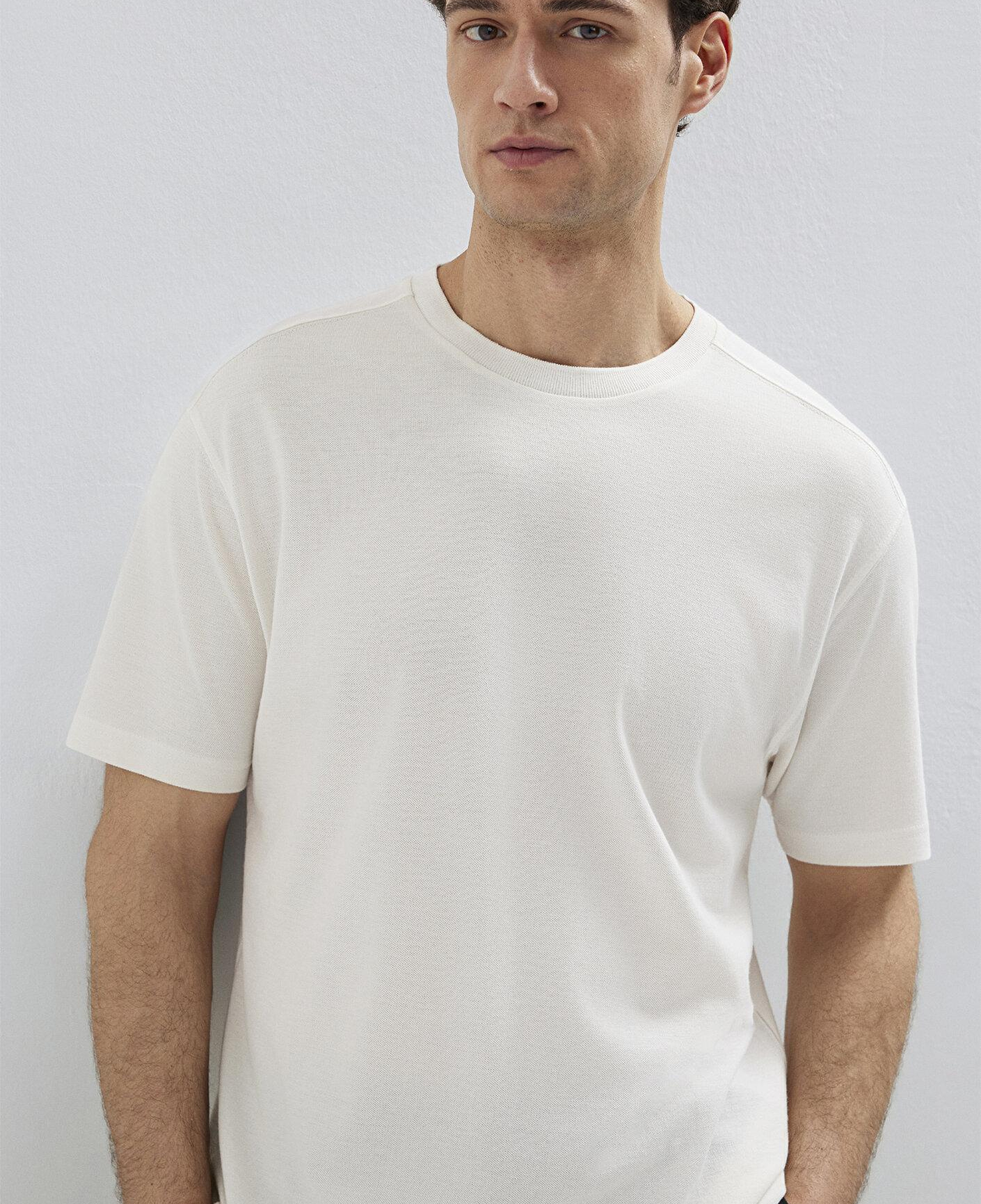 Mavi Soft-Premium Ekru (TENCEL™) Liyosel Karışımlı Tişört Loose Fit / Bol Rahat Kesim 0613468-70057