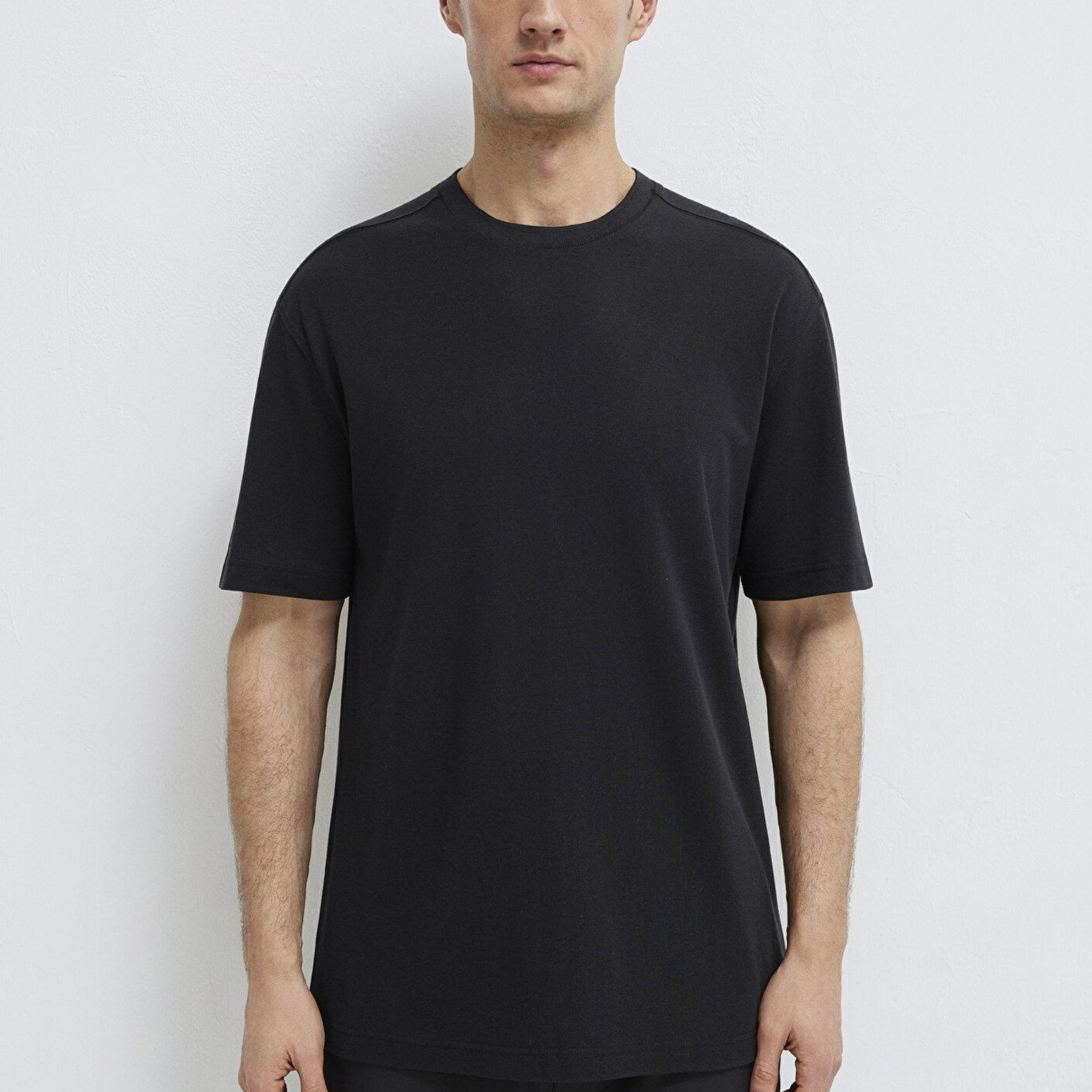 Mavi Soft-Premium Siyah (TENCEL™) Liyosel Karışımlı Tişört Loose Fit / Bol Rahat Kesim 0613468-900