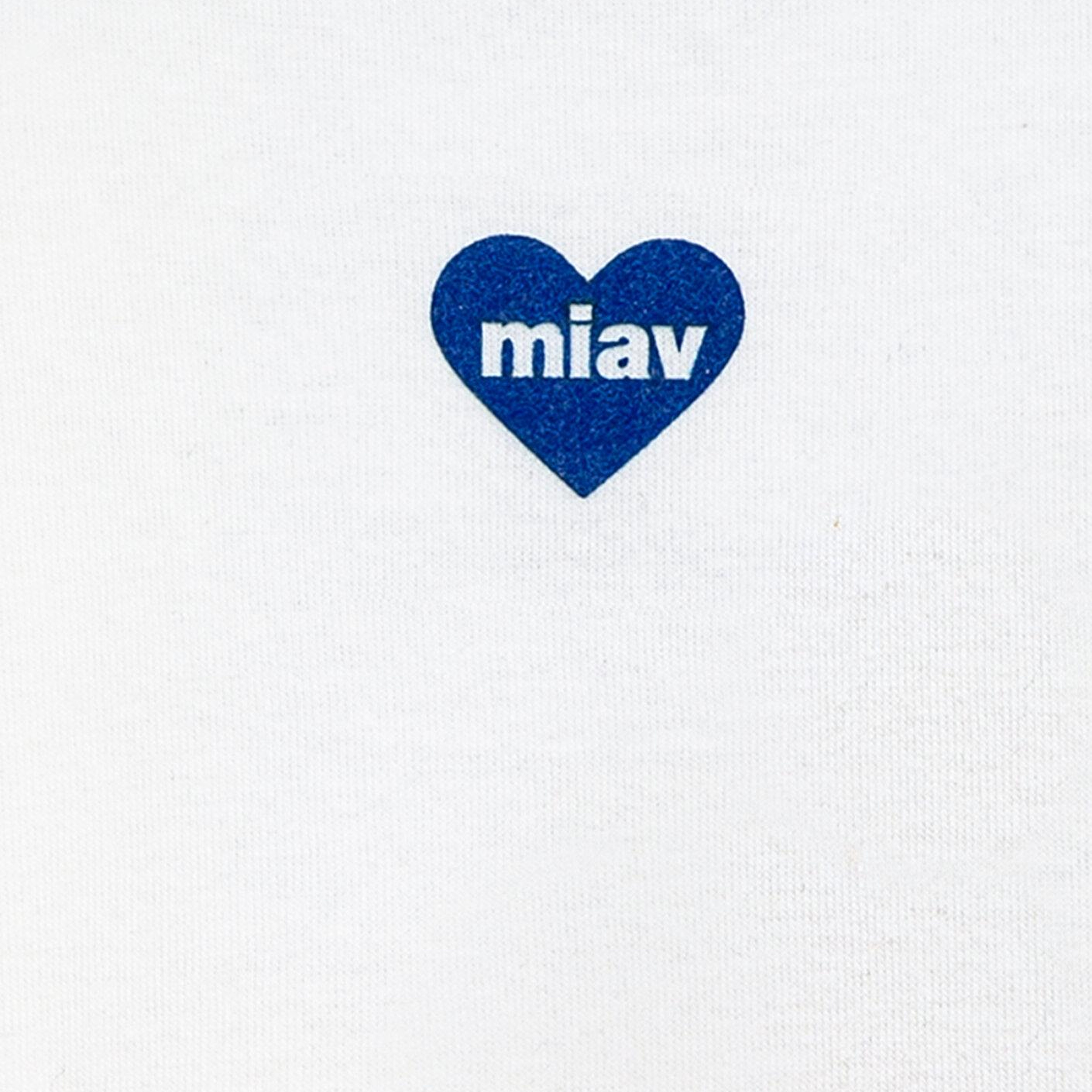 Mavi Miav Kalp Nakışlı Beyaz Tişört Fitted / Vücuda Oturan Kesim 7610492-70057