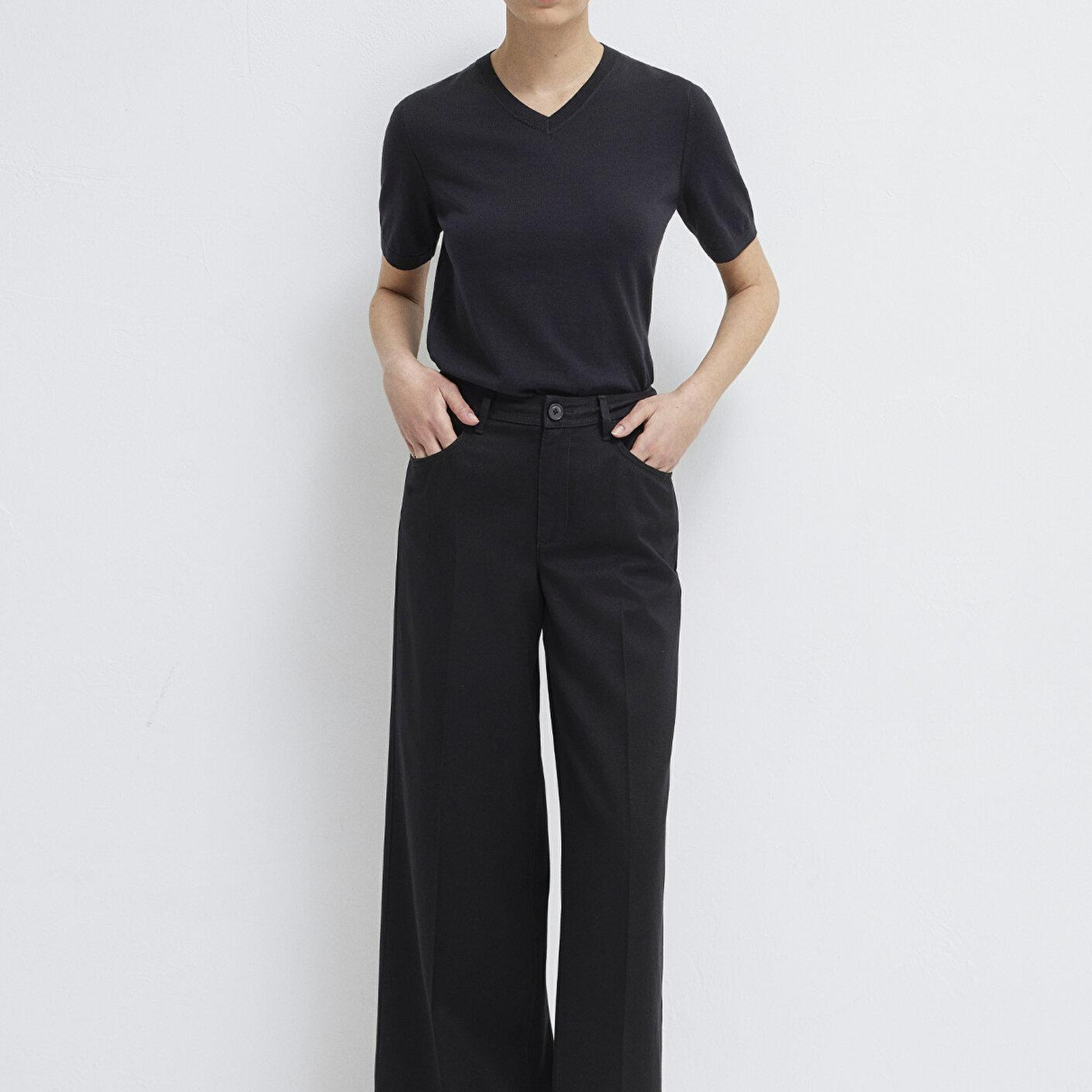Mavi V Yaka Siyah Triko Regular Fit / Normal Kesim 1710868-900
