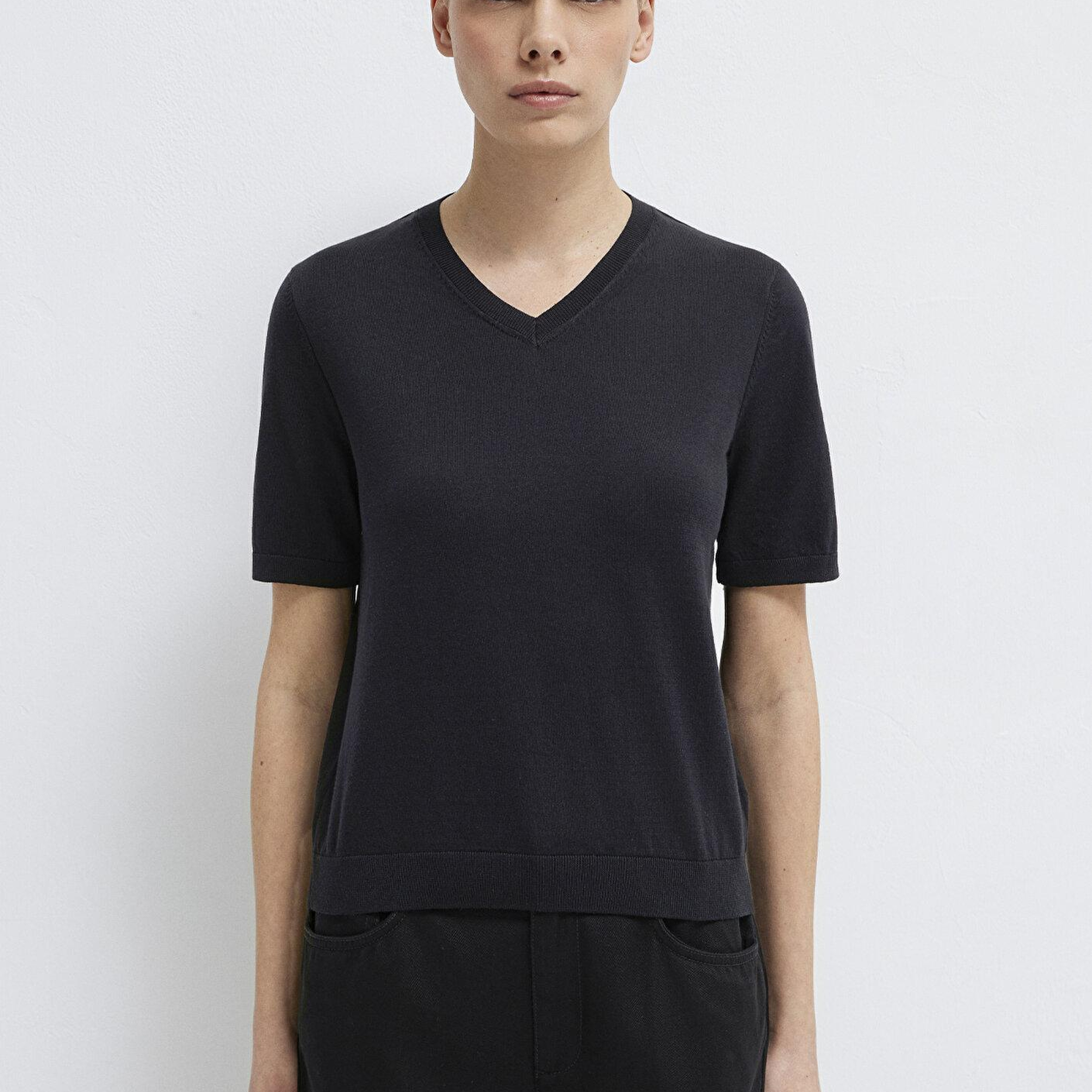 Mavi V Yaka Siyah Triko Regular Fit / Normal Kesim 1710868-900