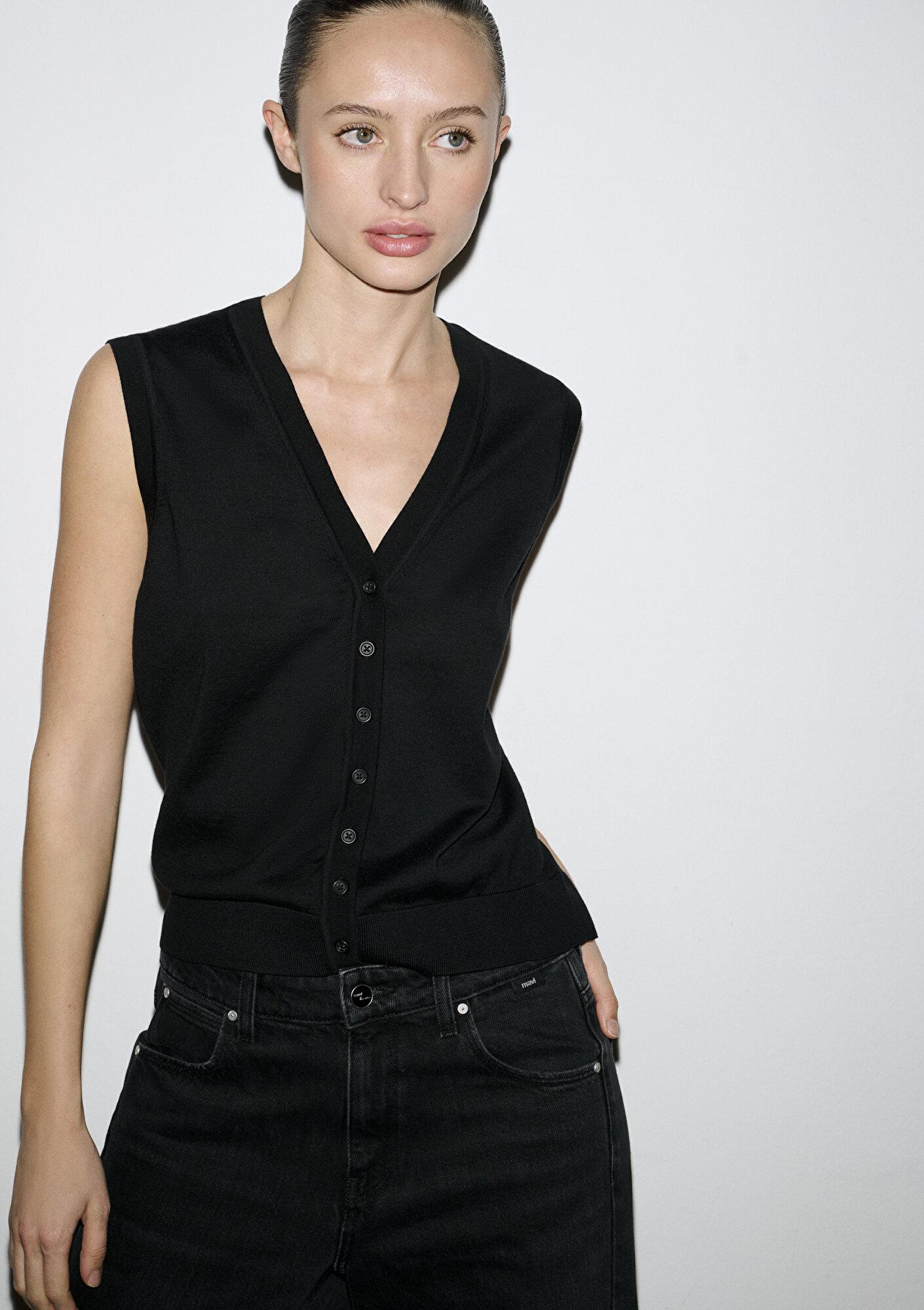 Mavi Düğmeli Siyah Triko Yelek Slim Fit / Dar Kesim 1710867-900